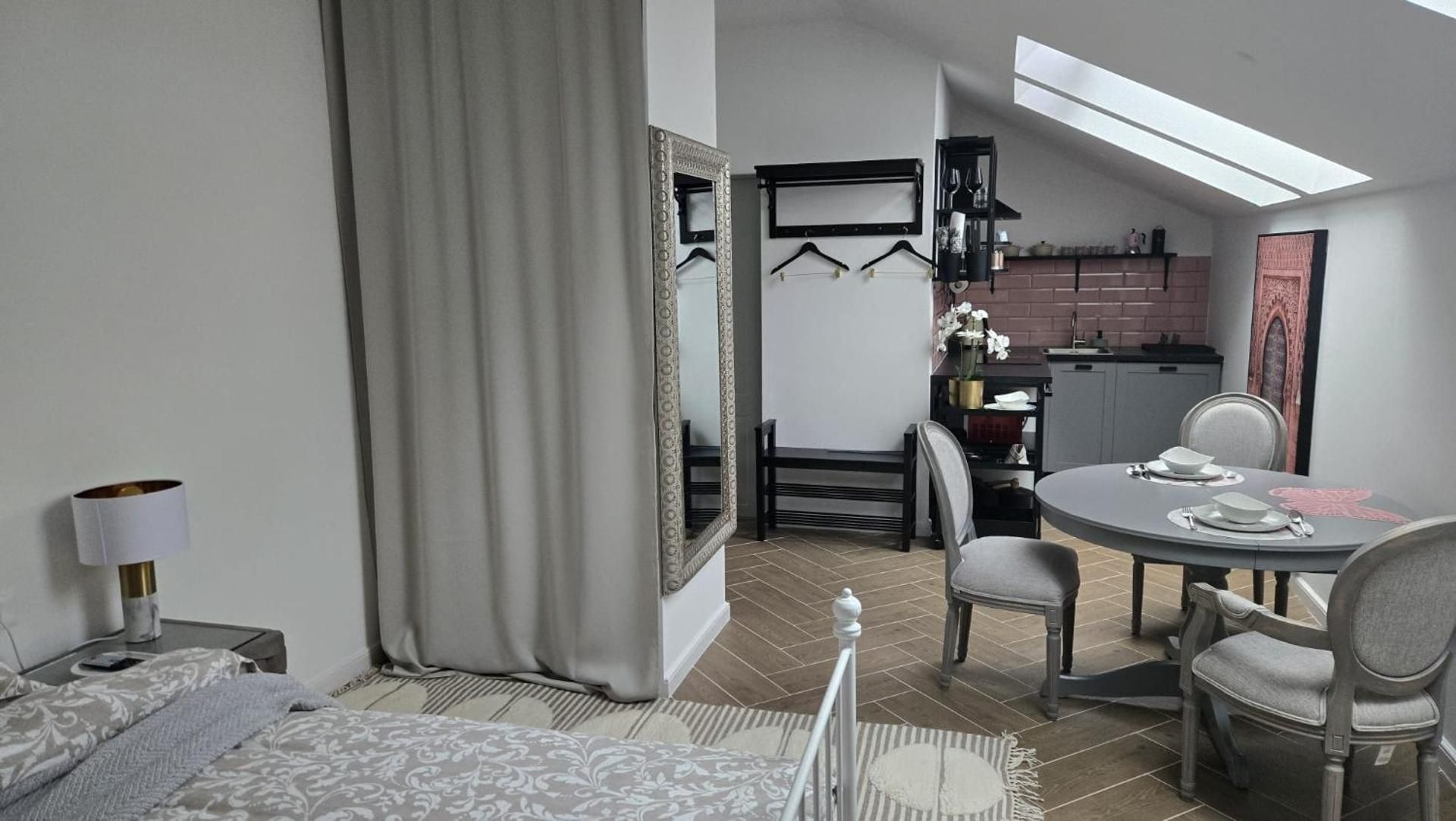 DELUXE APARTMENT
