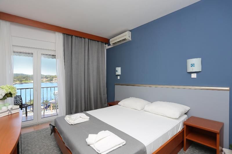 Double or Twin Room with Sea View