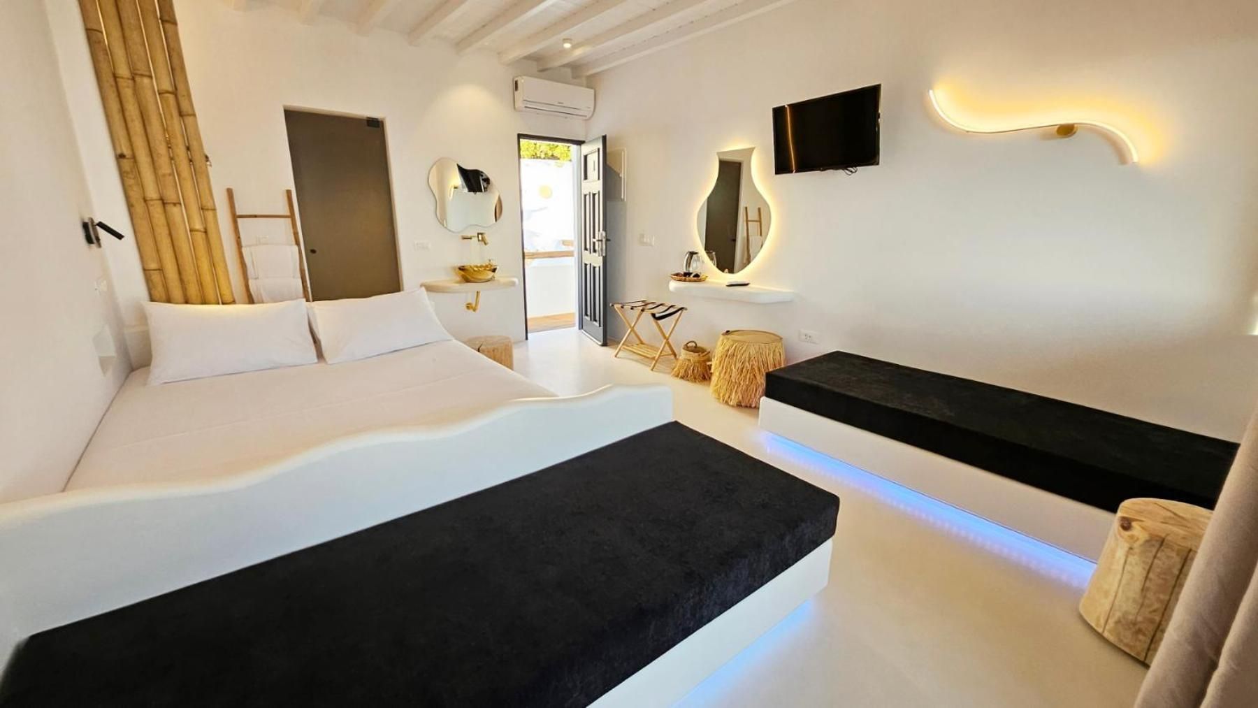 Deluxe Suite with Sea View