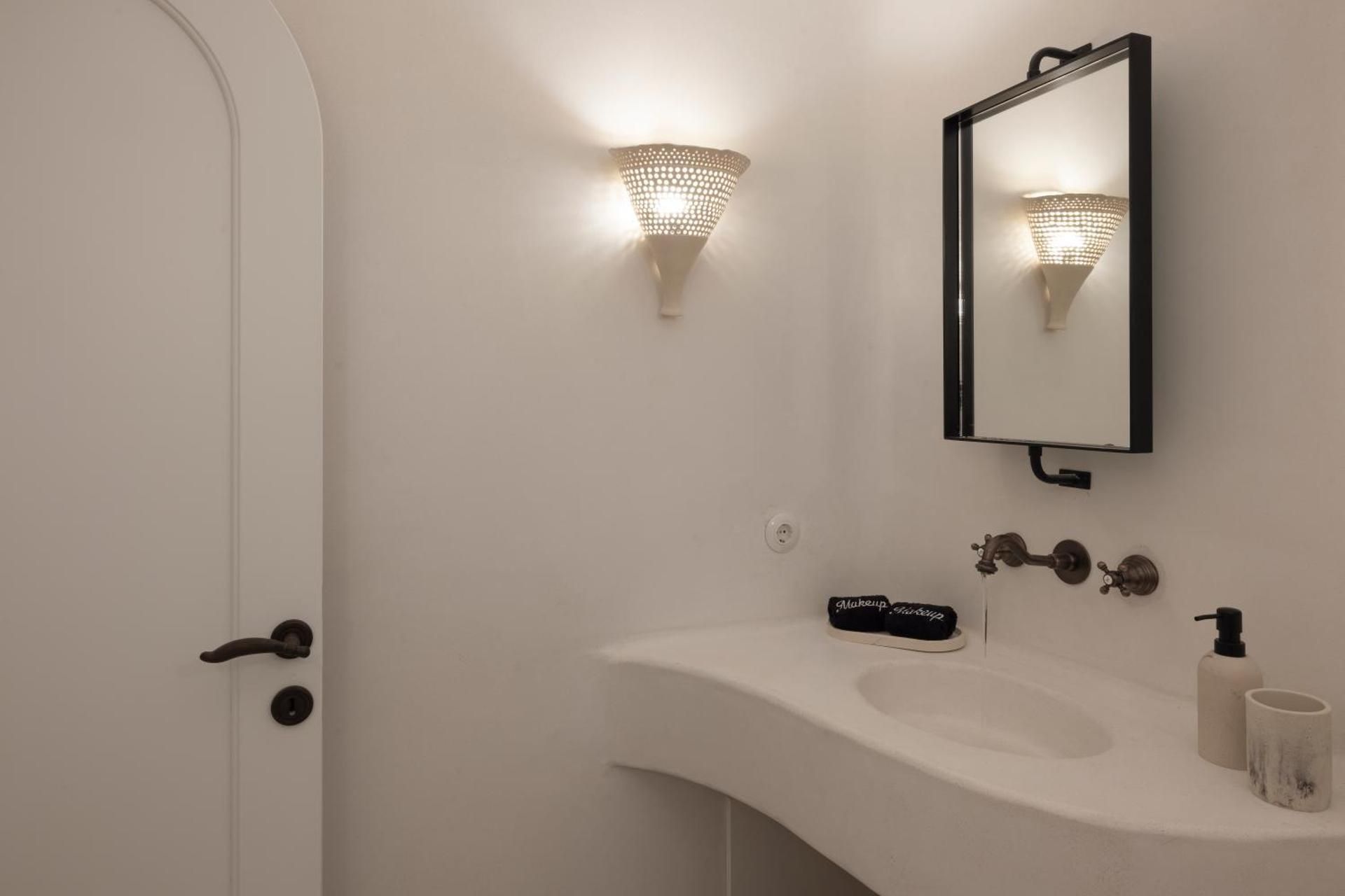 Suite Cellar basement