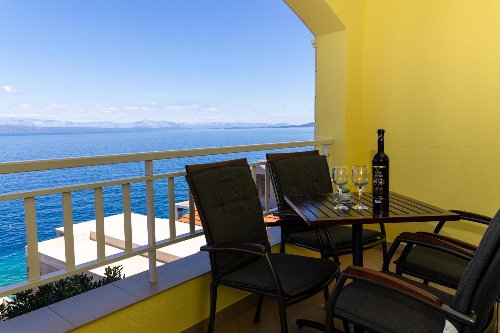 One-Bedroom Apartment with Balcony