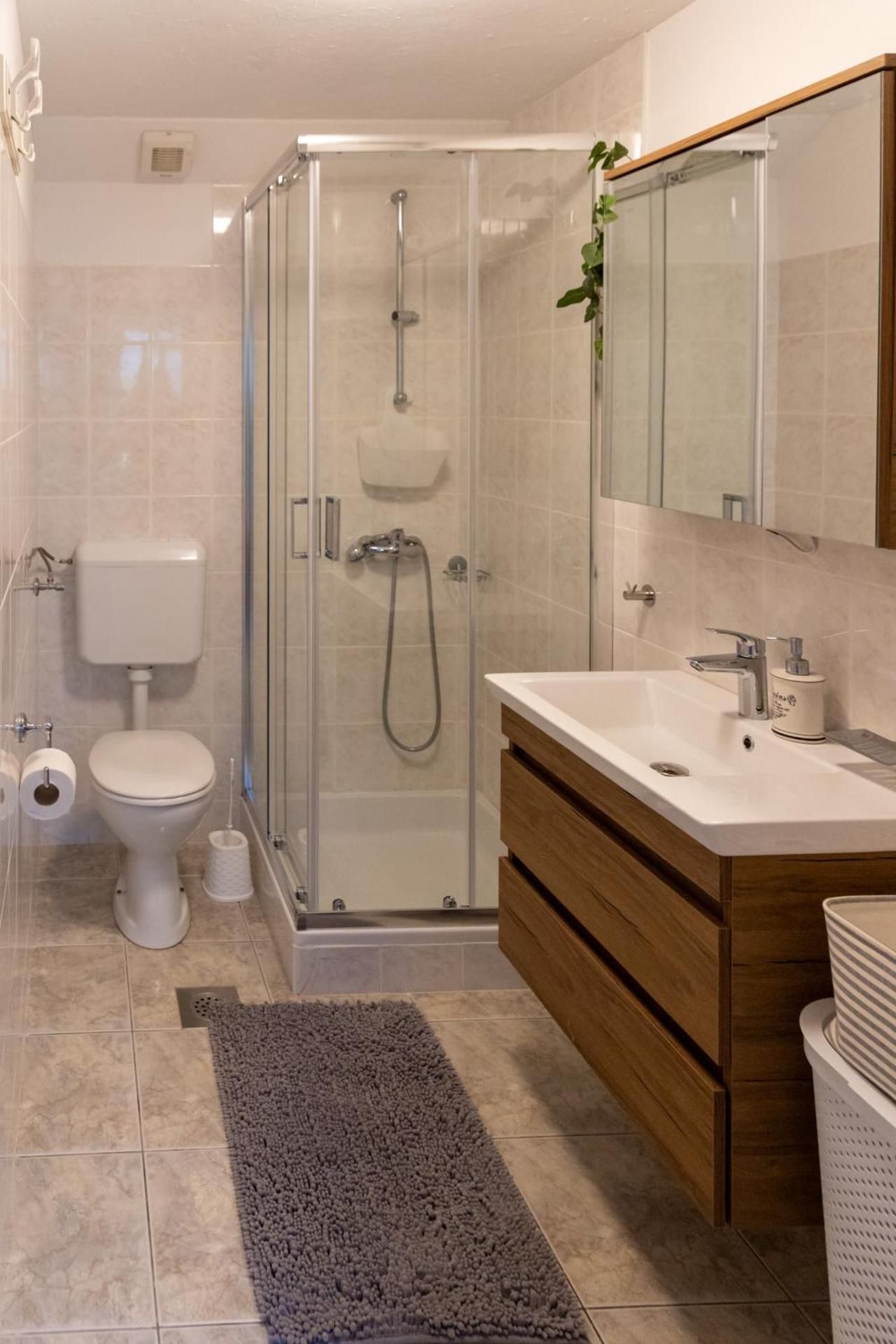 One-Bedroom Apartment with Balcony (4 Adults)