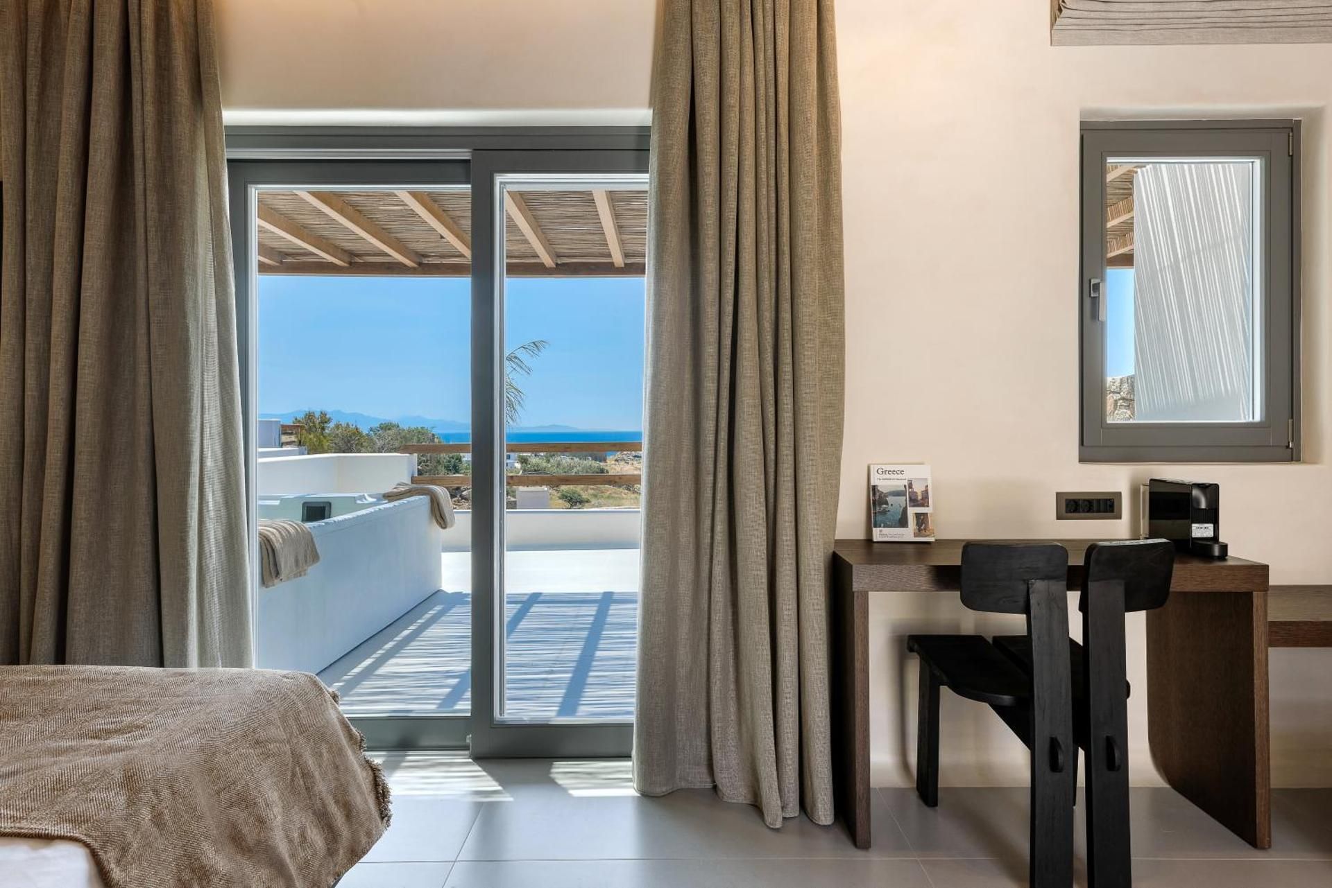 Deluxe Triple Room Sea View with Hot Tub
