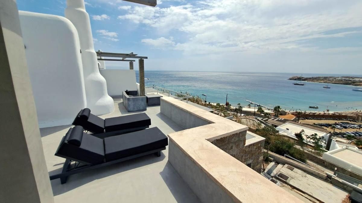 Deluxe One-Bedroom Apartment with Ocean View