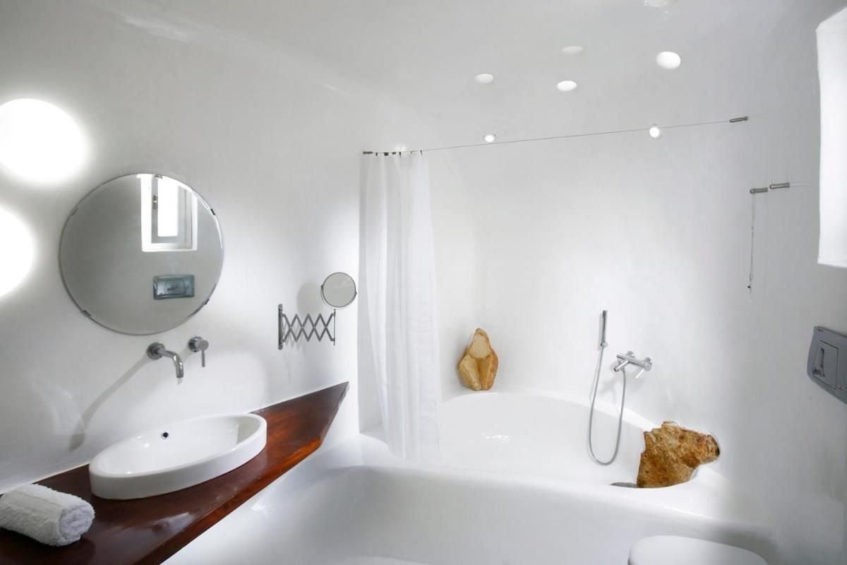 Deluxe Double Room with Balcony and Sea View