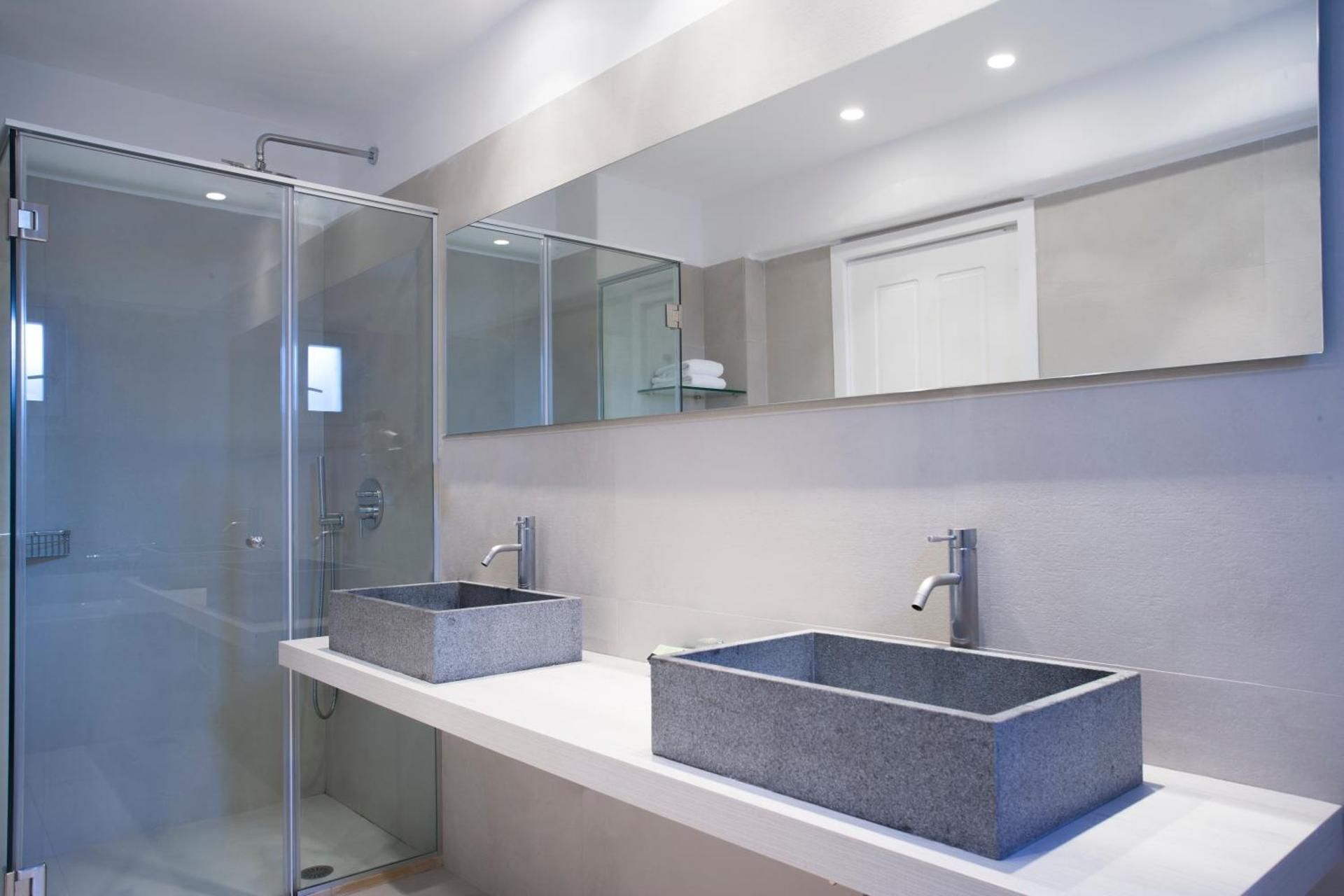 Junior Suite / Pool View Jacuzzi