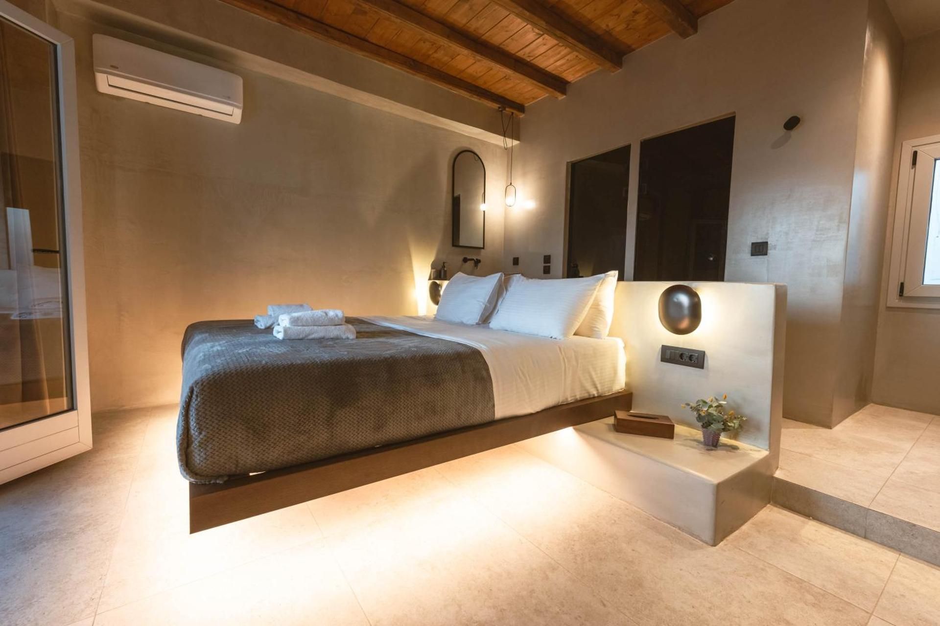 Suite with Hot Tub