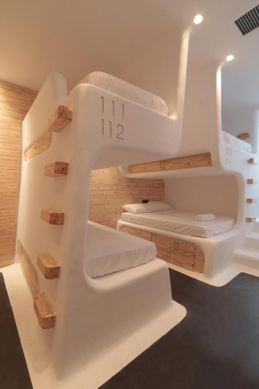 Private Dorm for 10 ( 2 doubles + 6 singles)