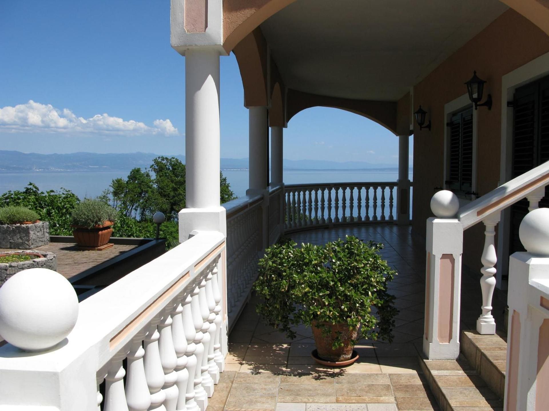 Deluxe Triple Room with Sea View
