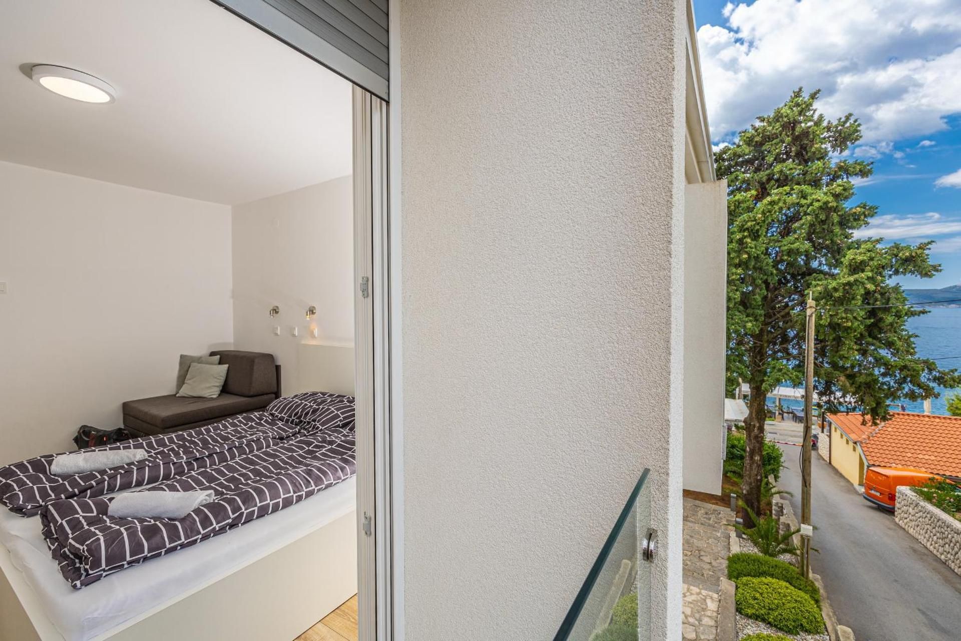 Deluxe Double Room with Side Sea View