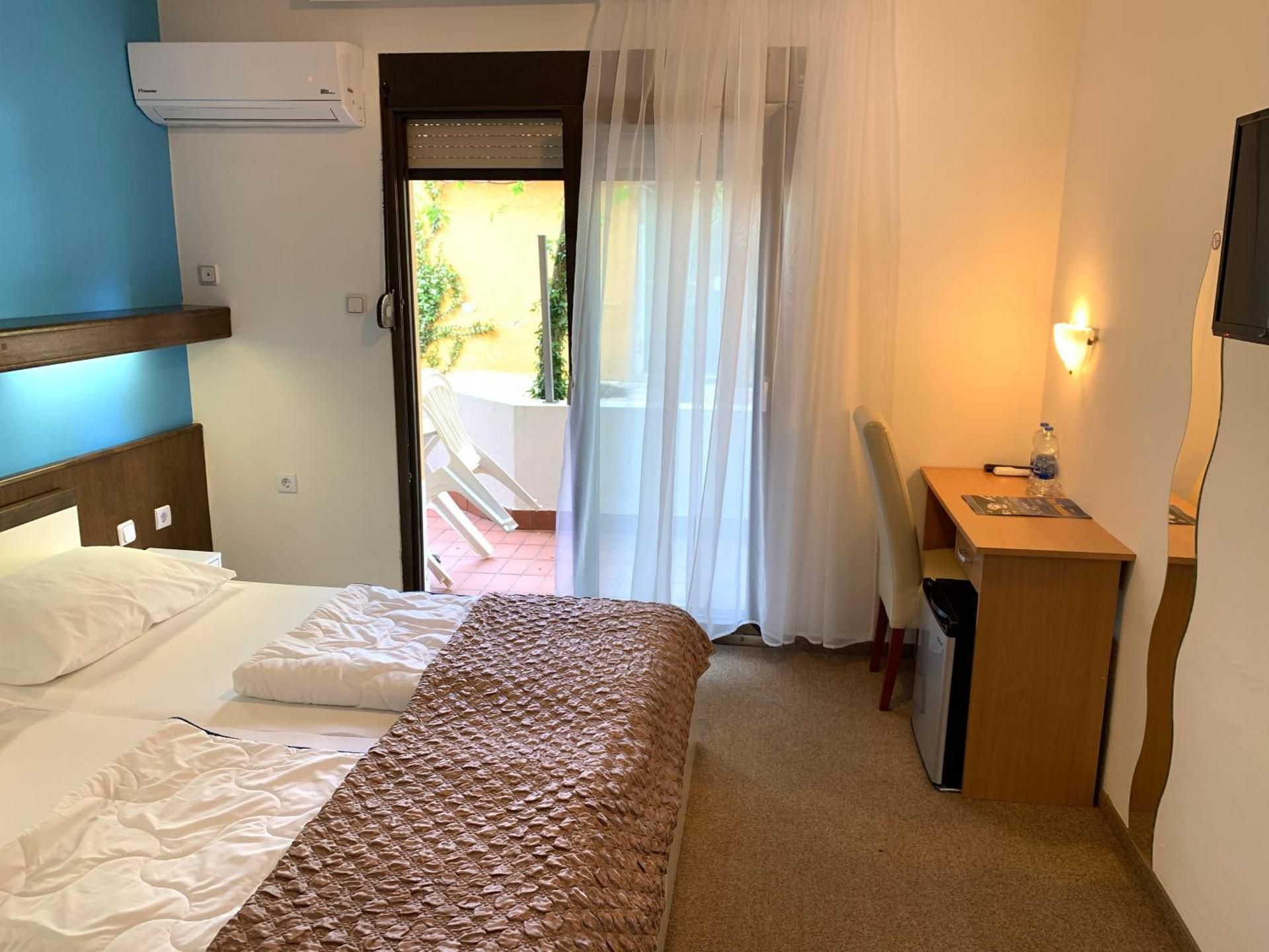 Double Room with Street View