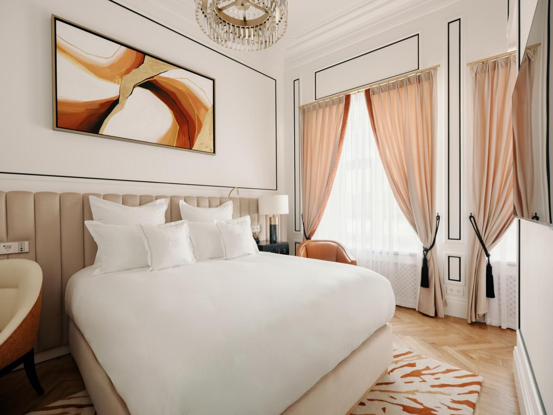 Deluxe Queen Room