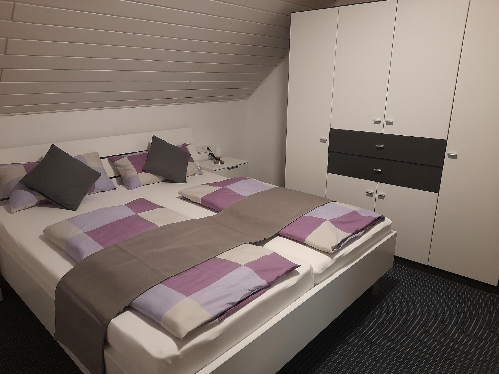 Doppelzimmer-Modern-Eigenes Badezimmer-Gartenblick-Riesling
