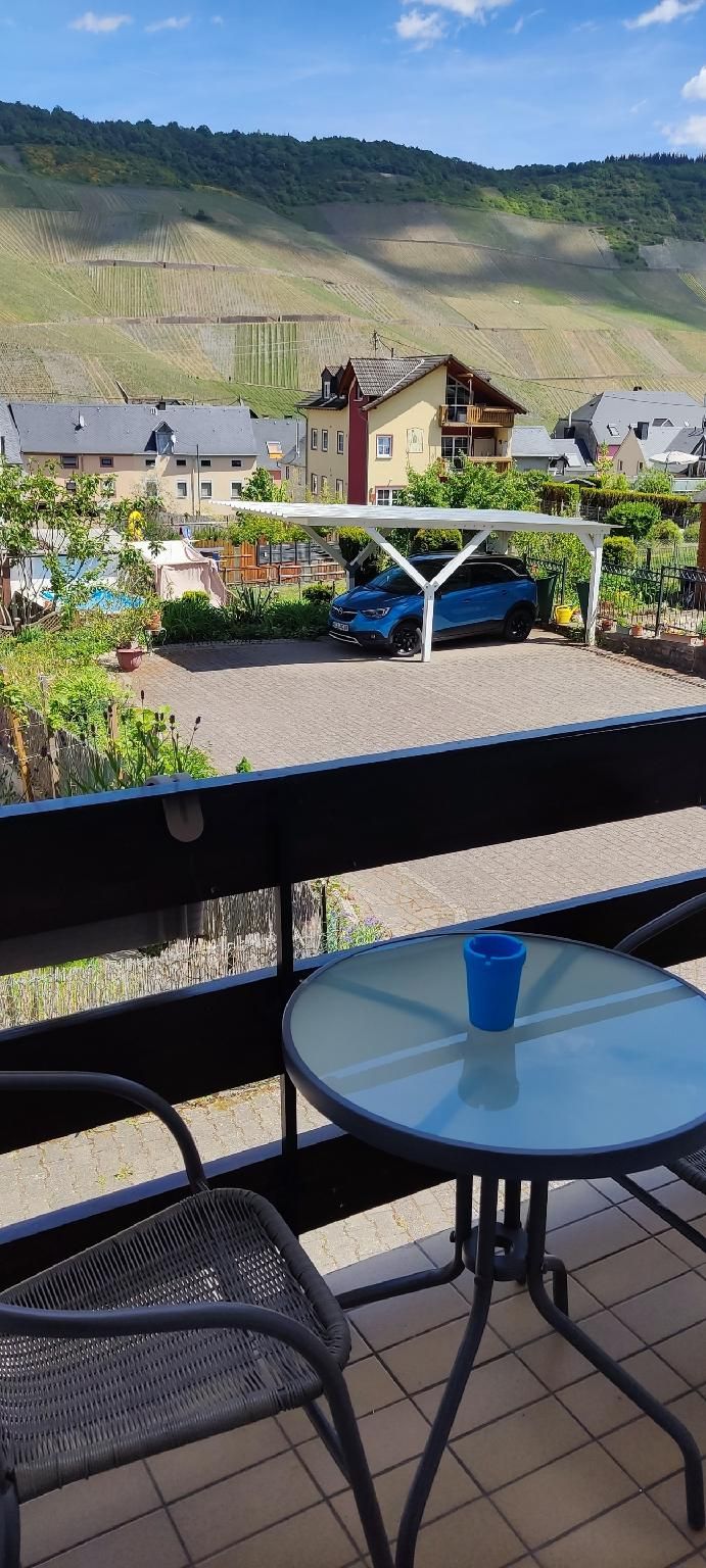 Wohnung-Modern-barrierefreies Badezimmer-Blick auf die Landschaft-Barbara