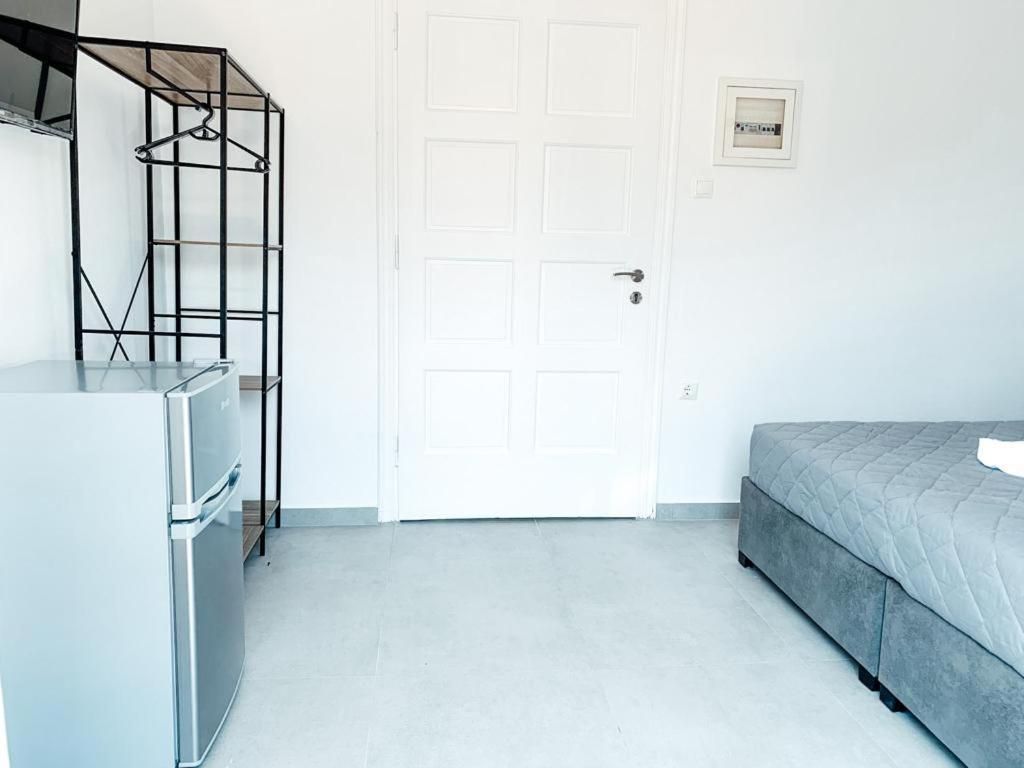 Deluxe Double Room with Side Sea View