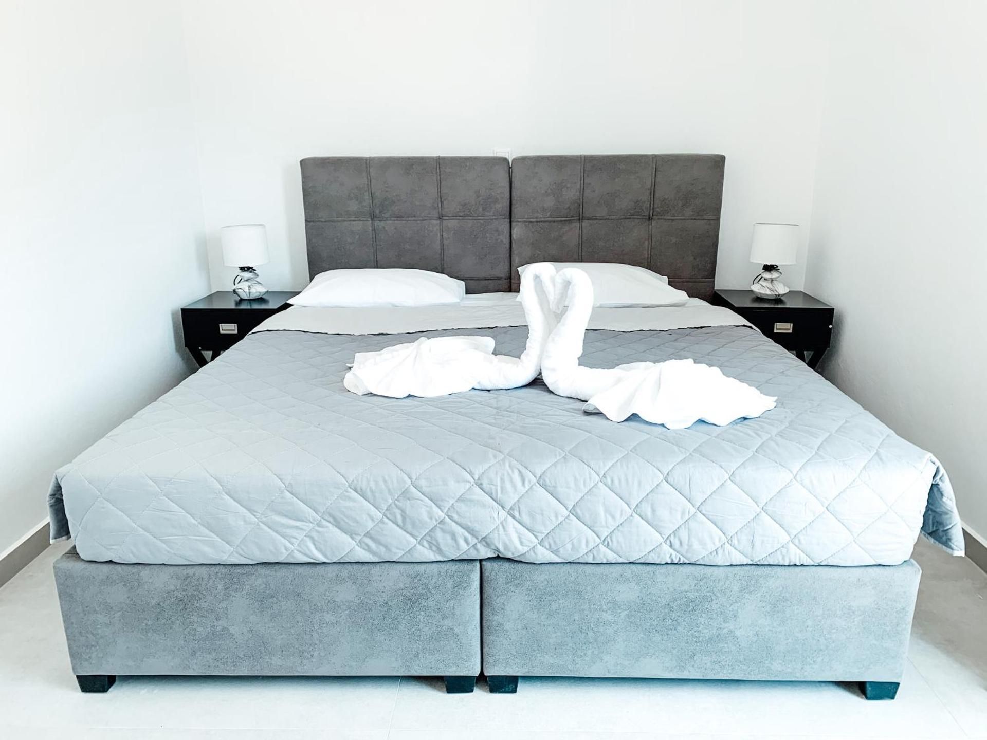 Deluxe Double Room with Side Sea View