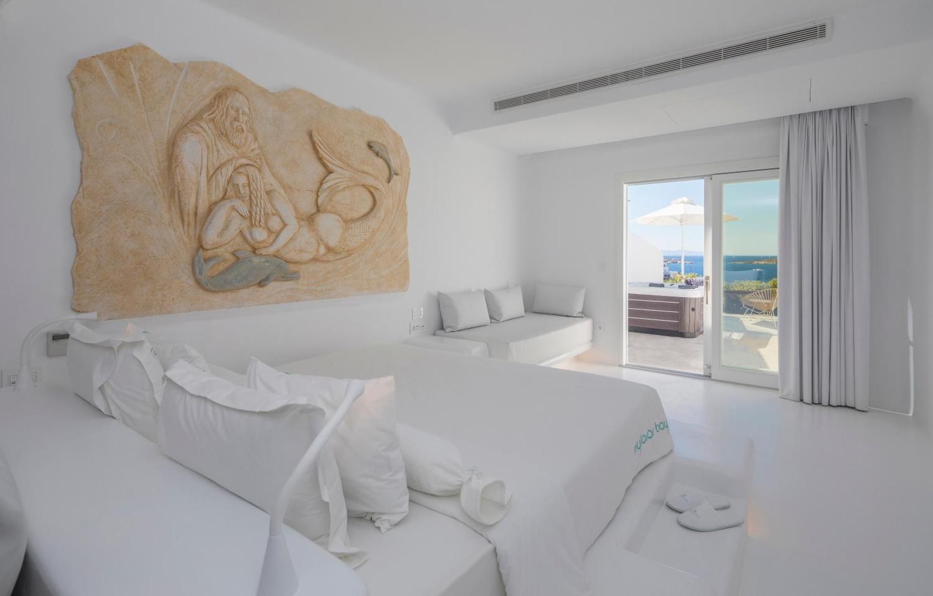 Private Luxury Art Suite with Outdoor Hot Tub, Sea View & Private Pool - Annex
