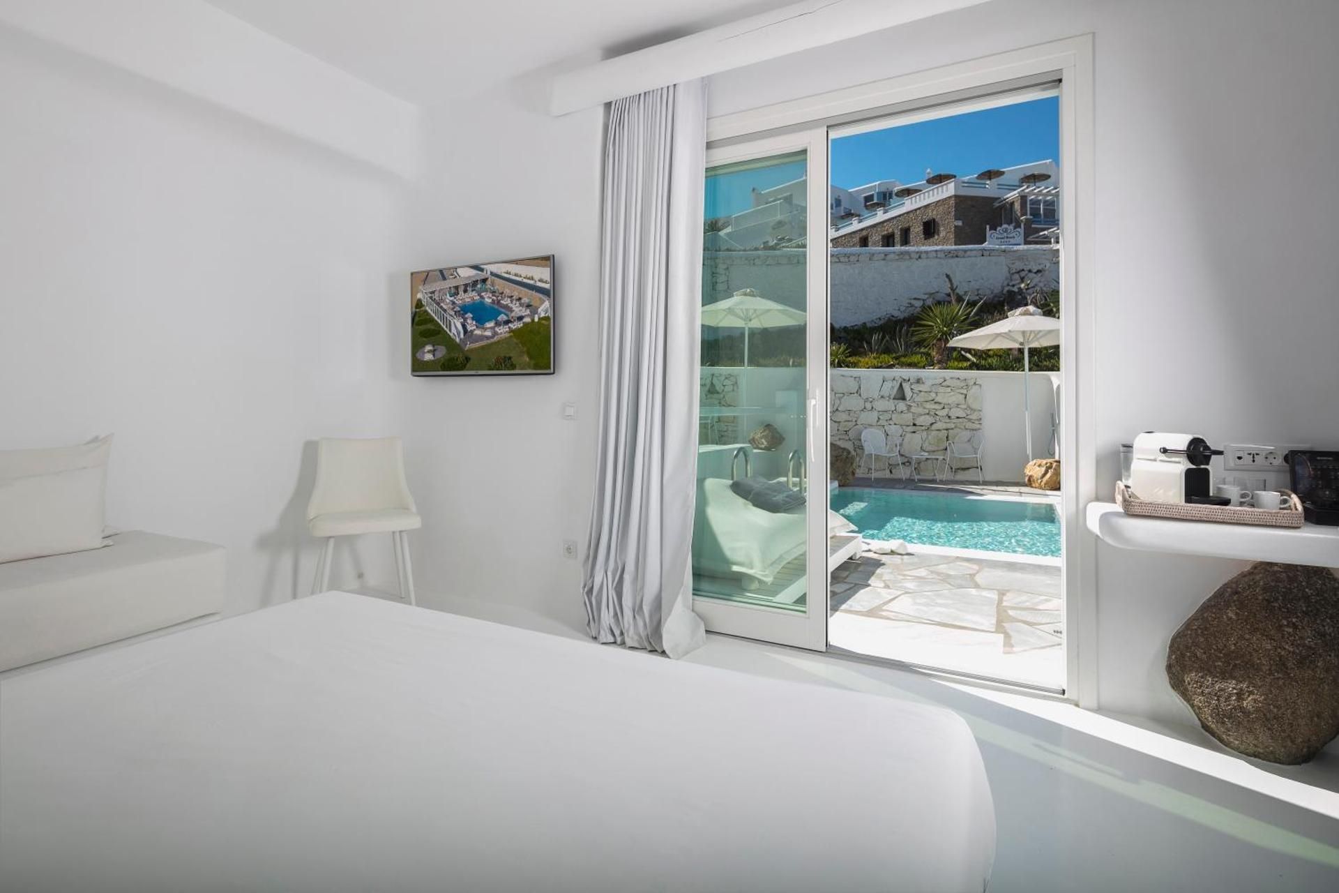 Deluxe Double Room with Private Pool and Partial Sea View