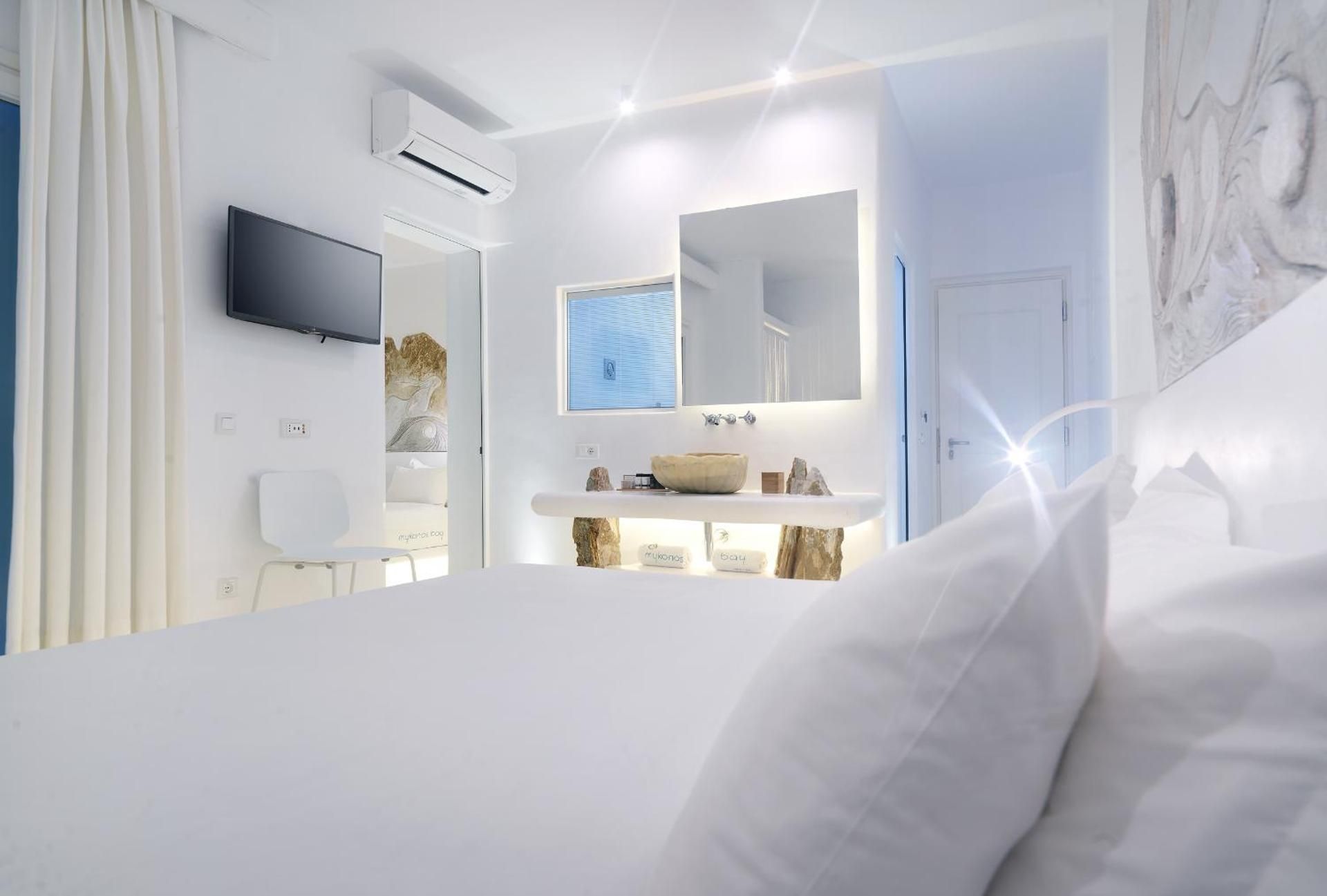 Superior Two-Bedroom Suite with Sea View and Outdoor Hot Tub.
