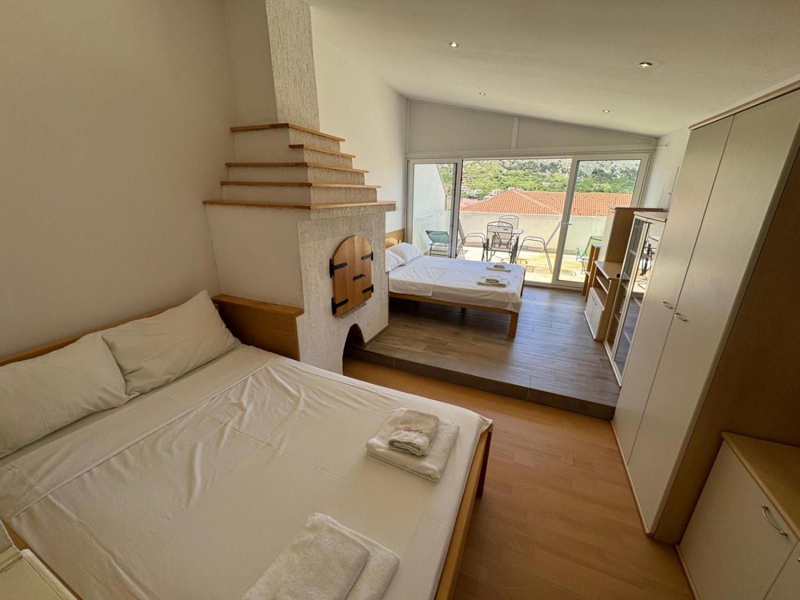 Studio - Split Level