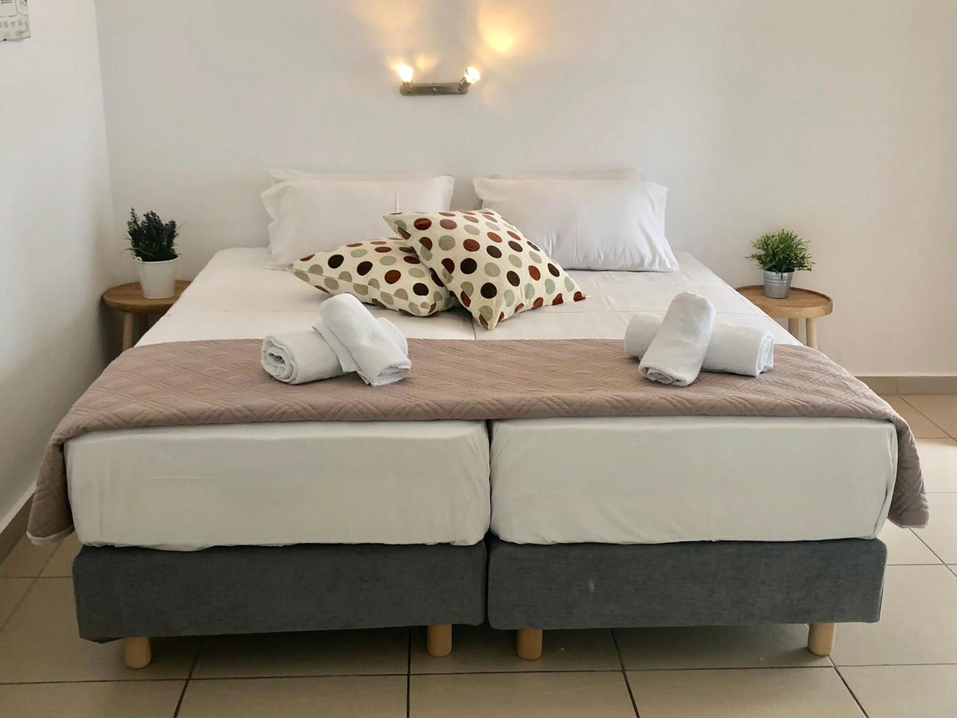 White Myth Large Room