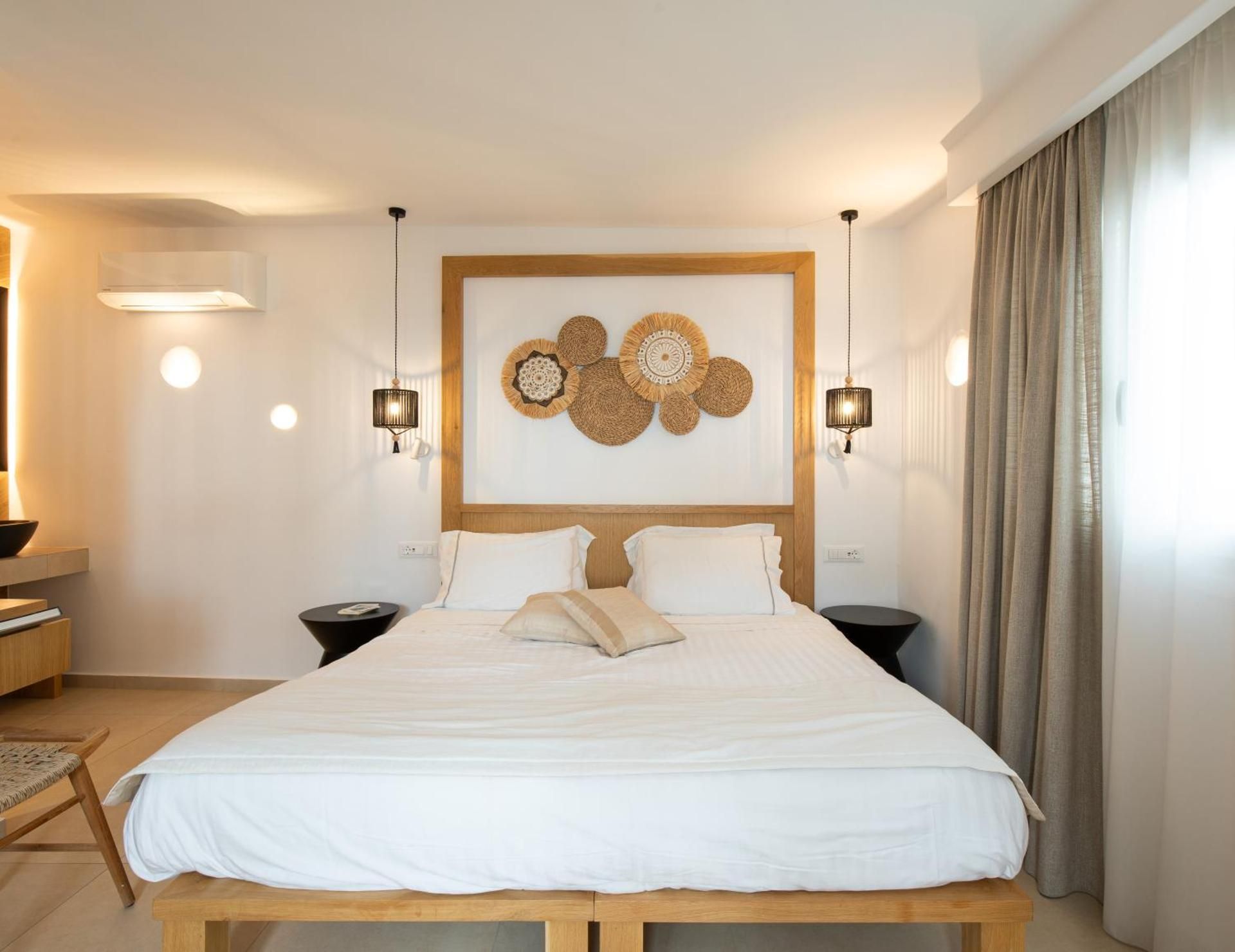 Cozy Double or Twin Room with Common Patio