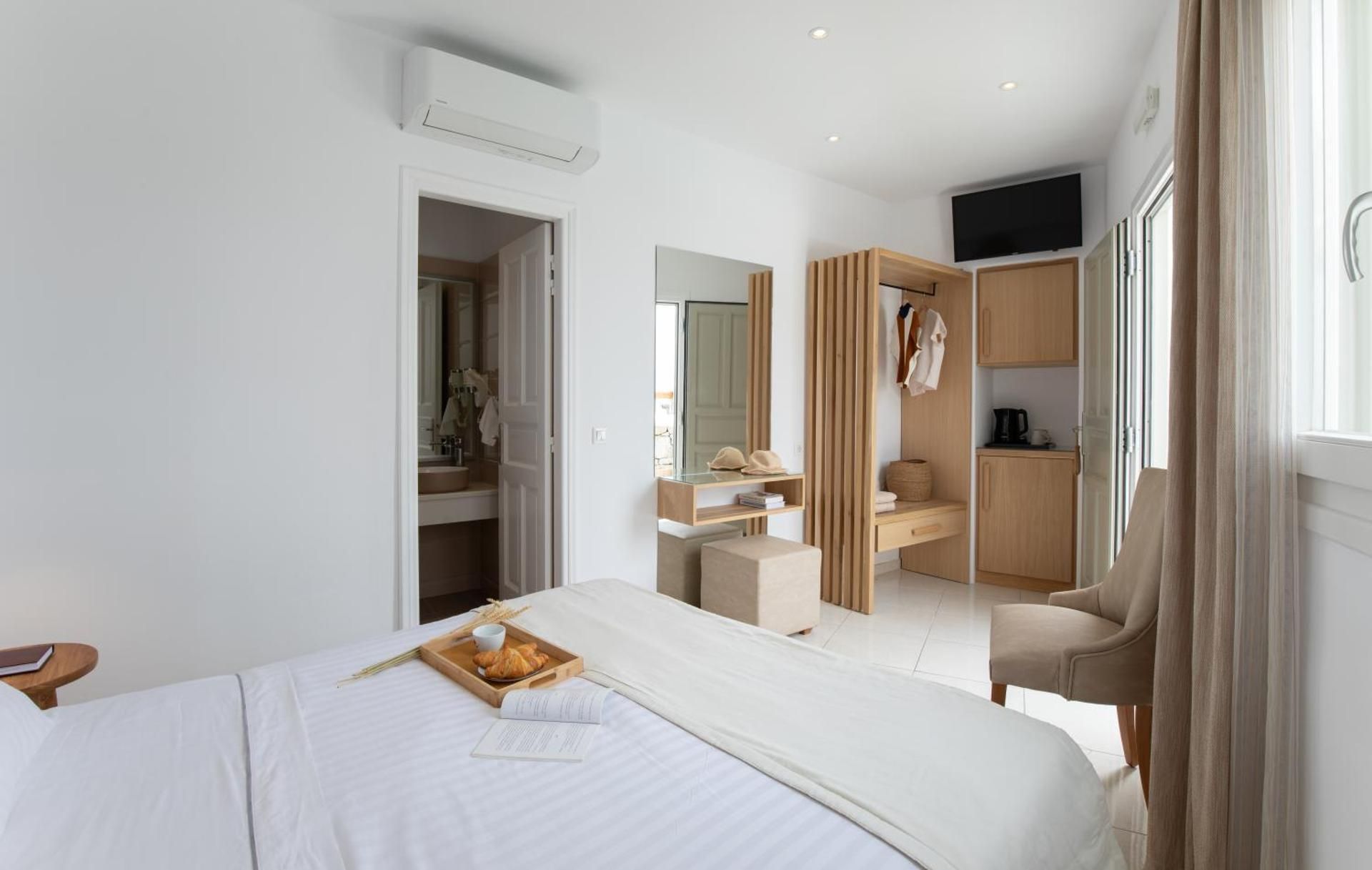 Cozy Small Double or Twin Room No-View