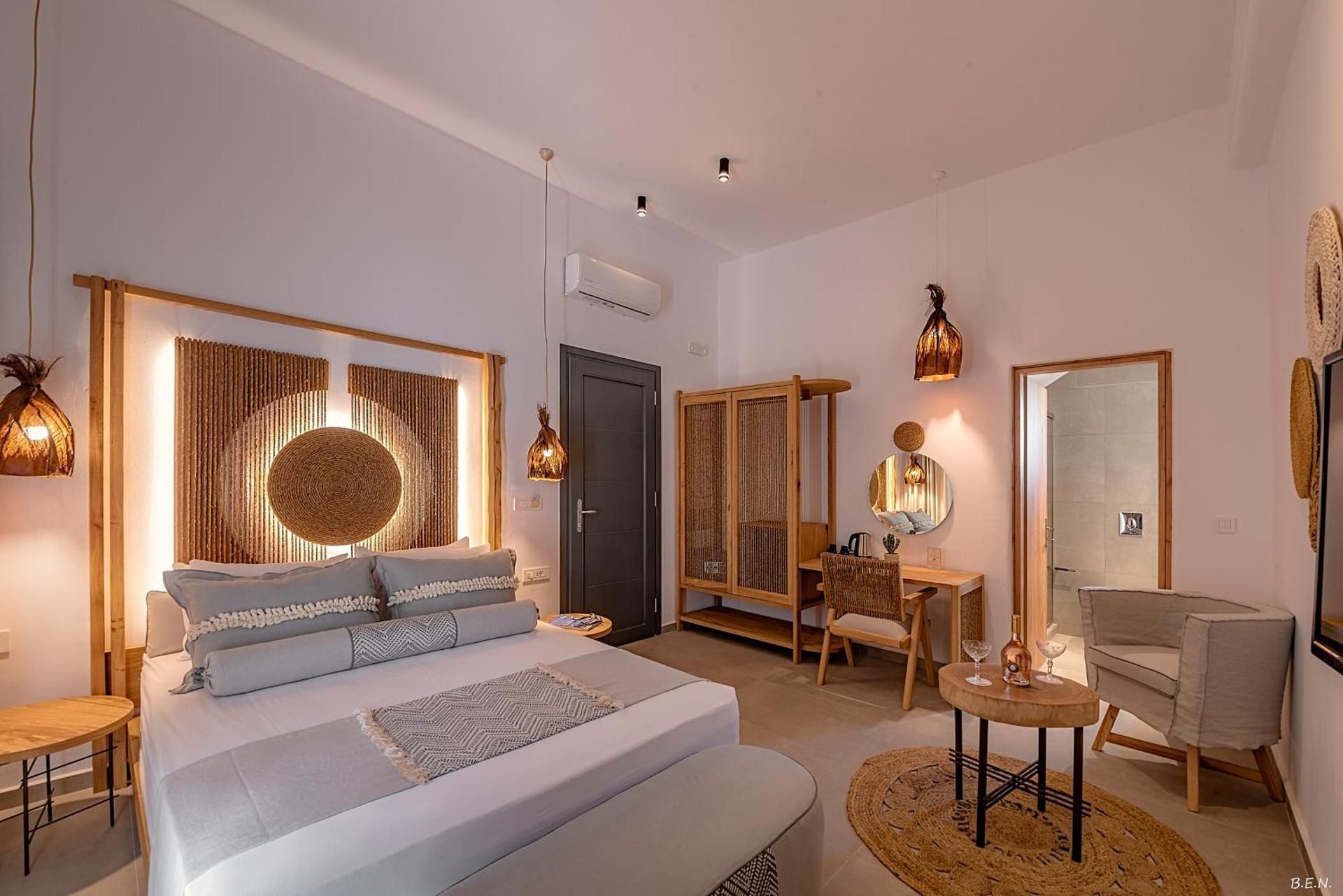 Cozy Double Room with Pool View
