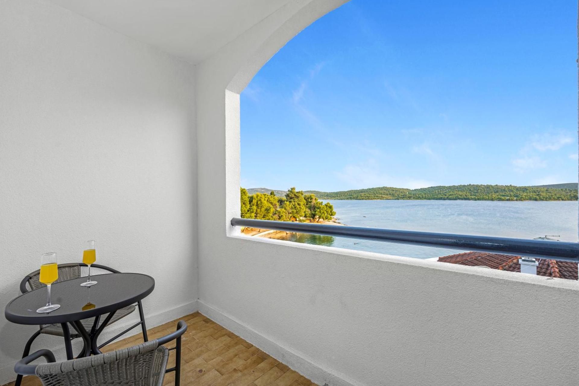 Deluxe Double Room with Balcony and Sea View