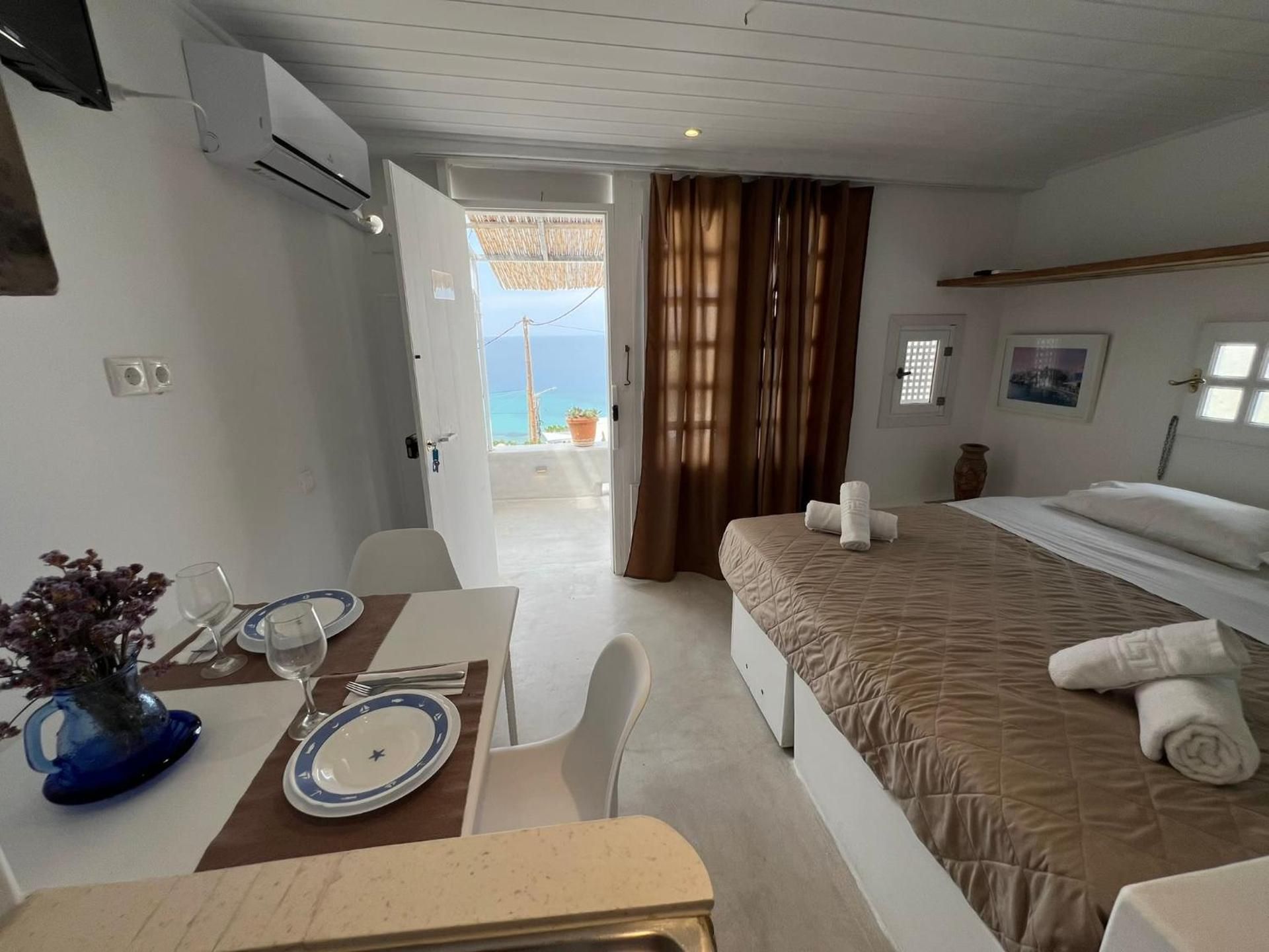 Deluxe Double Room with Balcony and Sea View