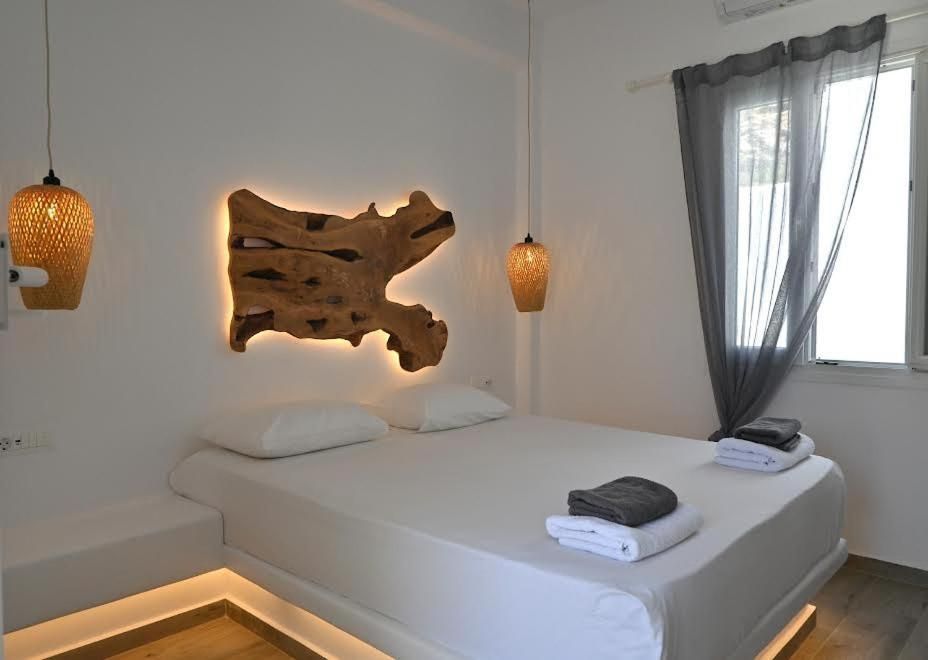 Deluxe Double Room with Side Sea View