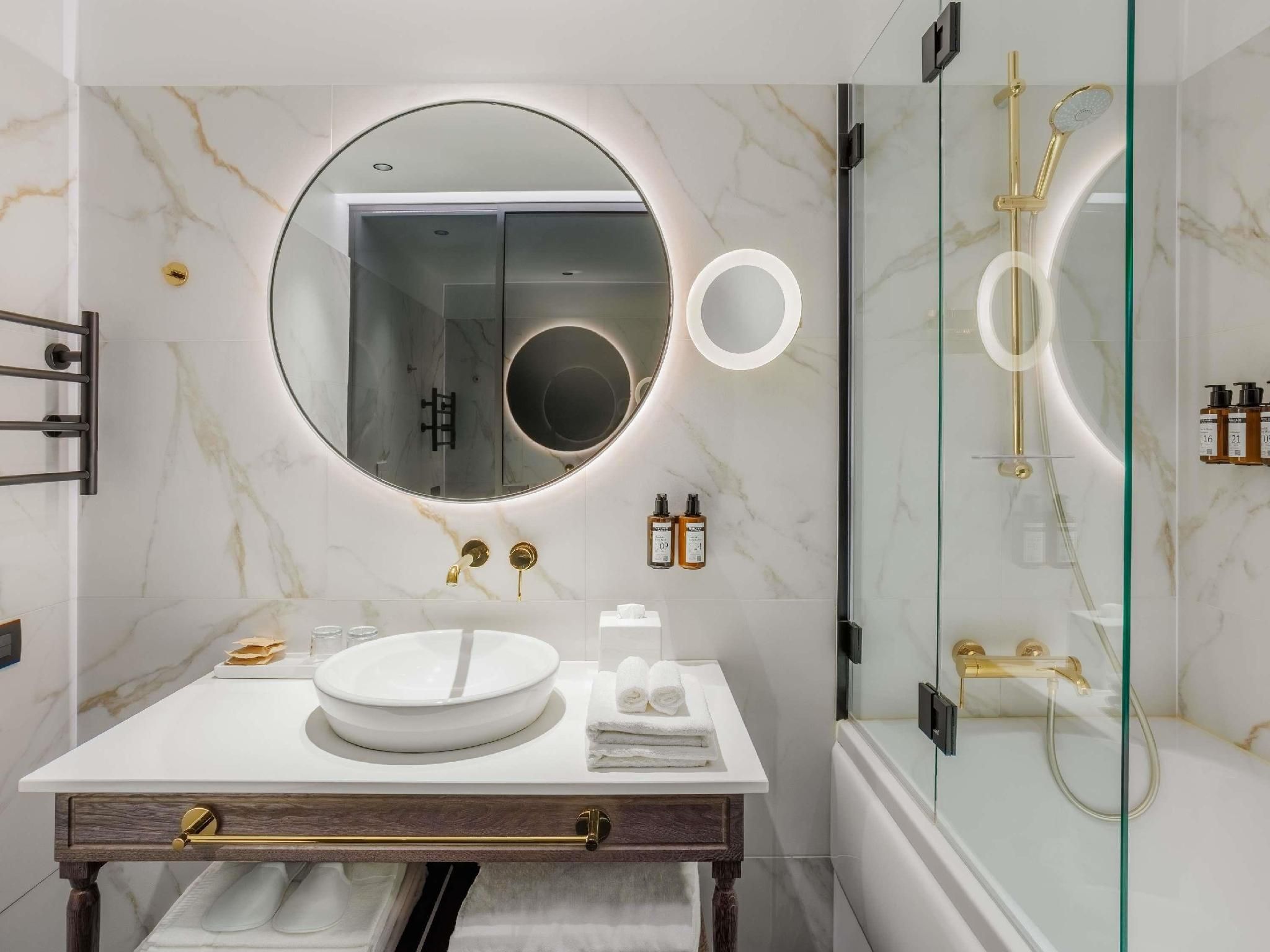 Mövenpick Hotel Tallinn Superior Room with 1 double bed, with Balcony 2