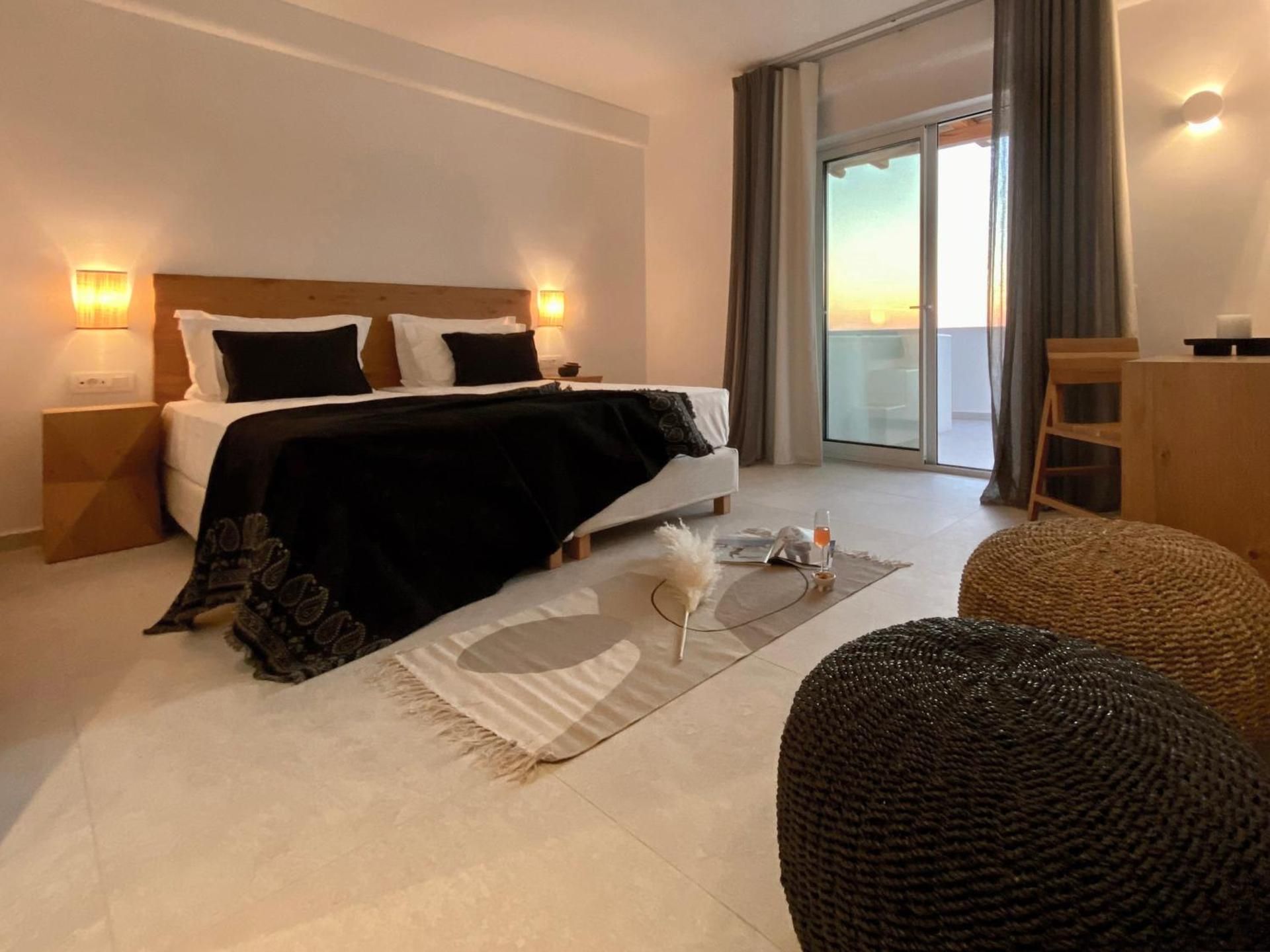 Calistus Mykonos Suite with Outdoor Hot Tub & Sea View