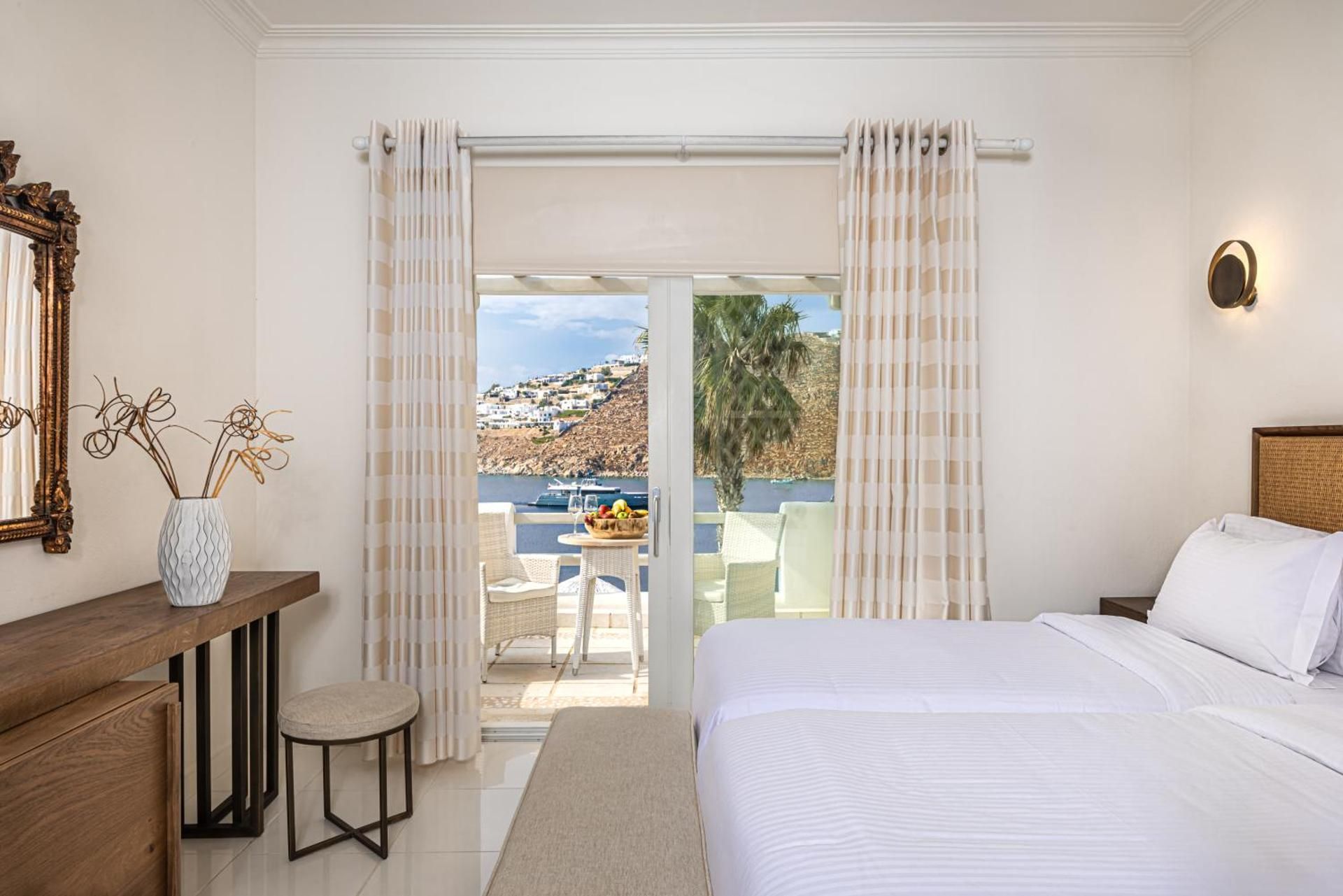 Simple Life Suite with Sea View