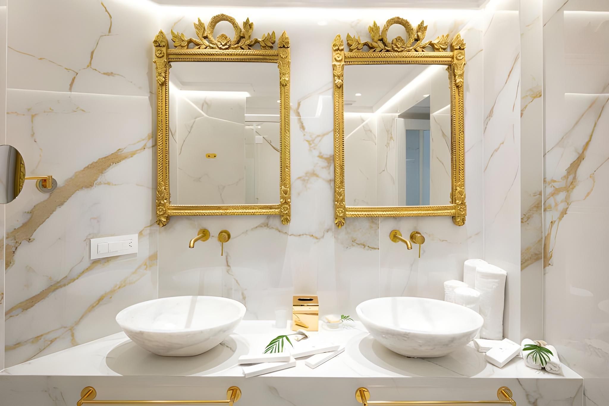 Suite with Outdoor Hot Tub