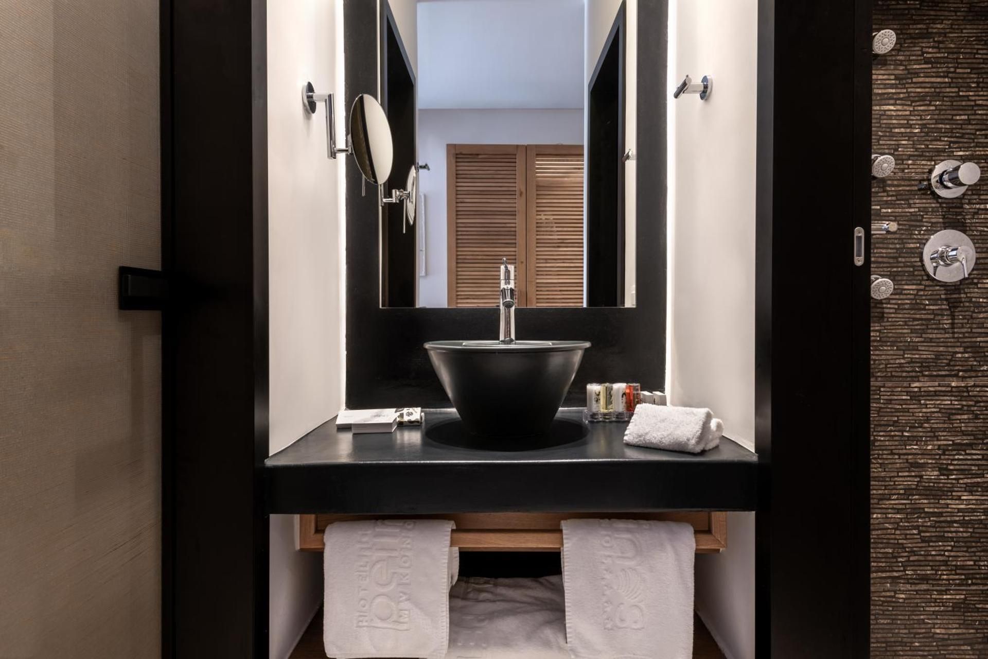 Junior Suite with Side Sea View