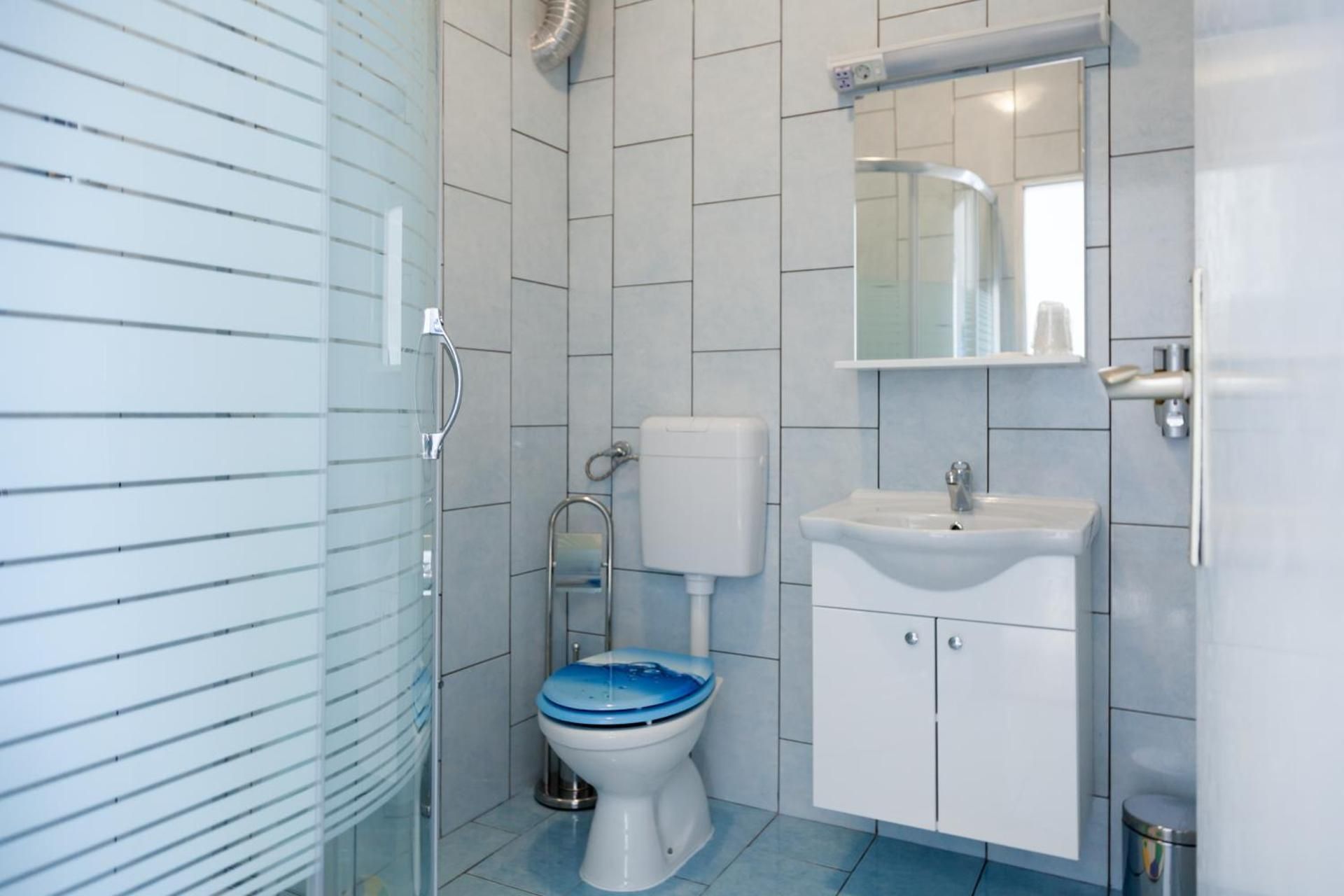 Apartment & Room TOMA One-Bedroom Apartment 2