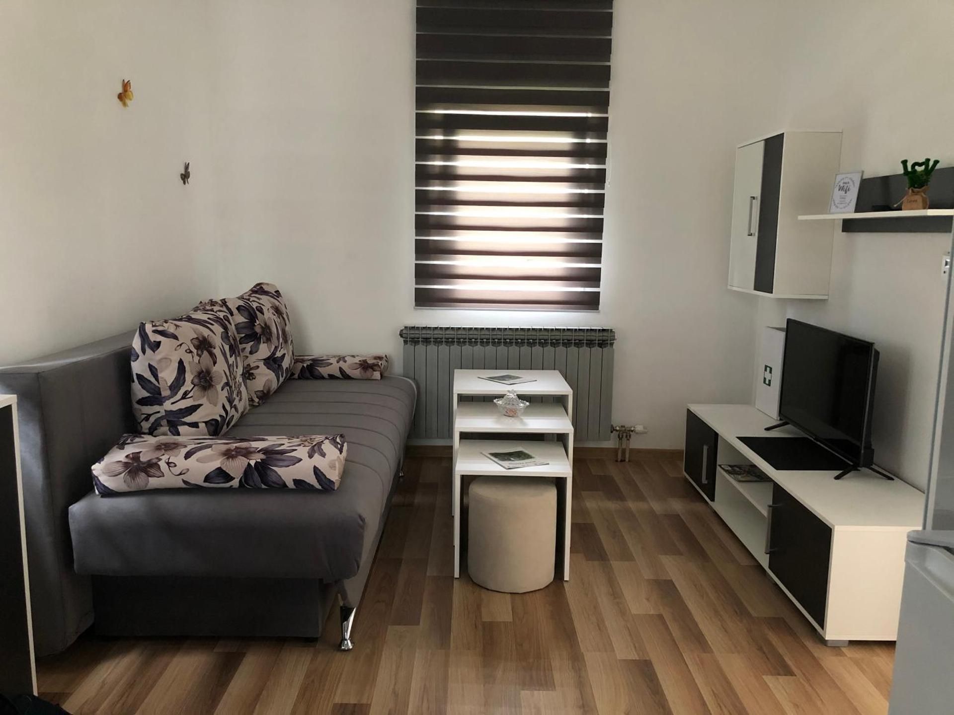 Apartment & Room TOMA Two-Bedroom Apartment 2