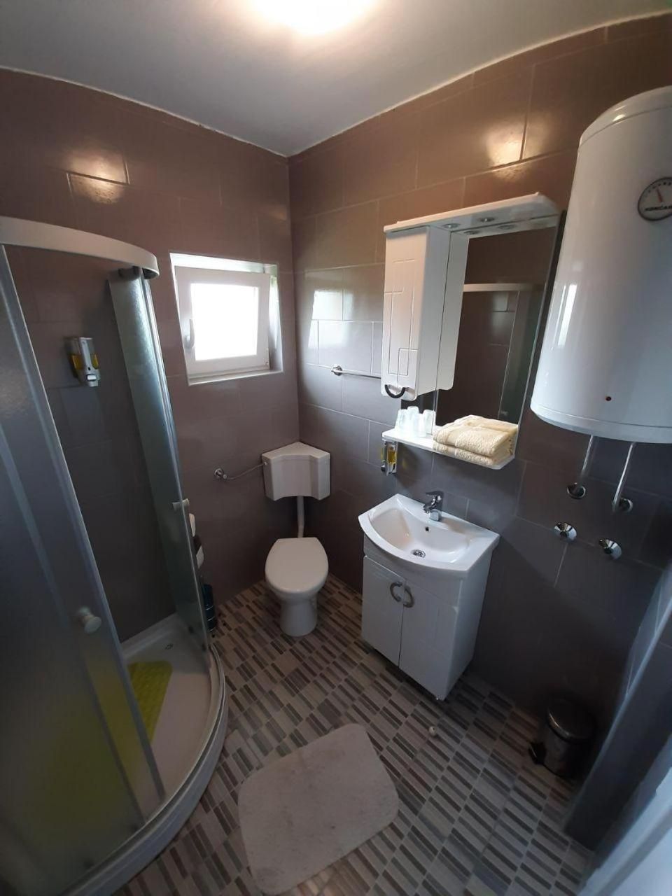 Apartment & Room TOMA Two-Bedroom Apartment