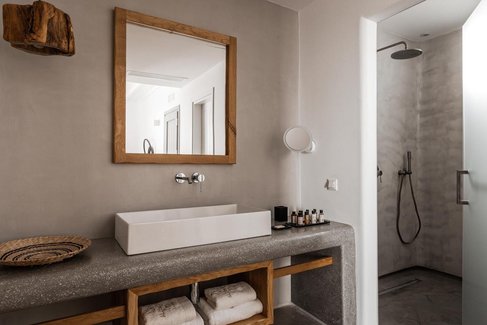 Deluxe Suite with Jacuzzi