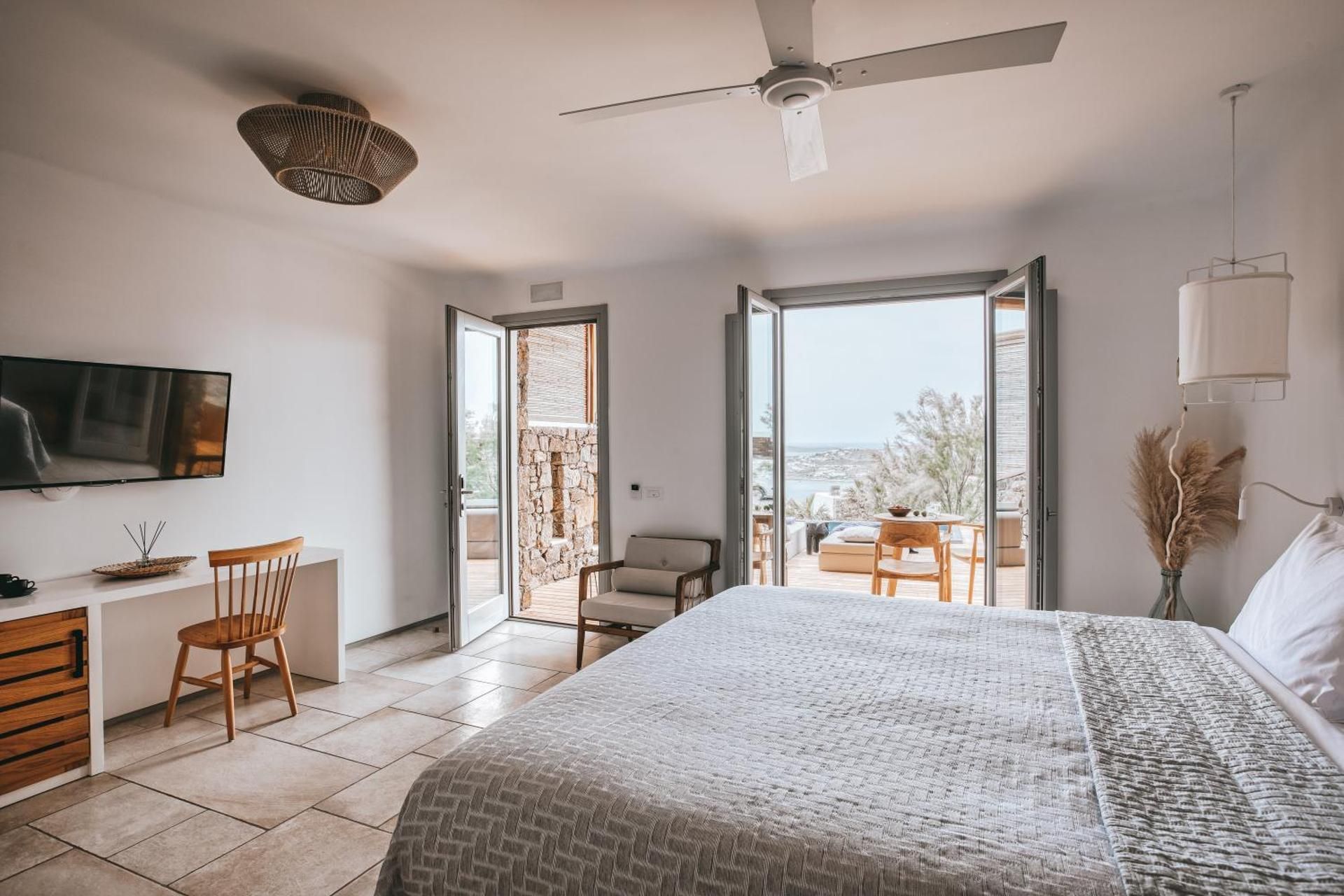 Silver Suite with Private Jacuzzi & Sea View