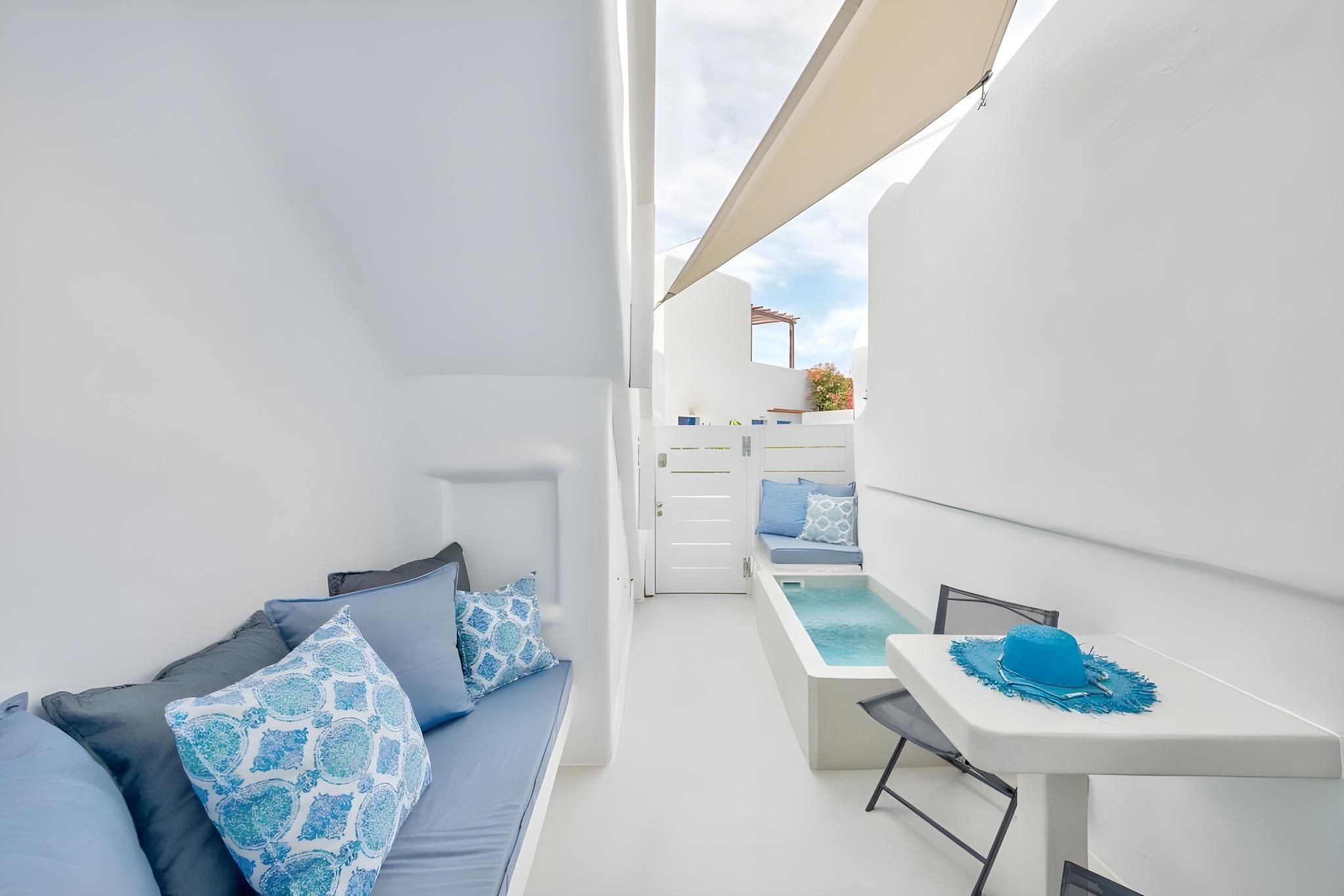 Cave Suite with Outdoor Hot Tub