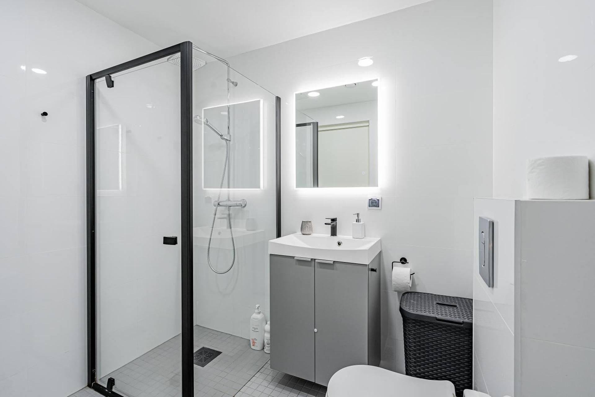 Deluxe One-Bedroom Apartment with Harbor View