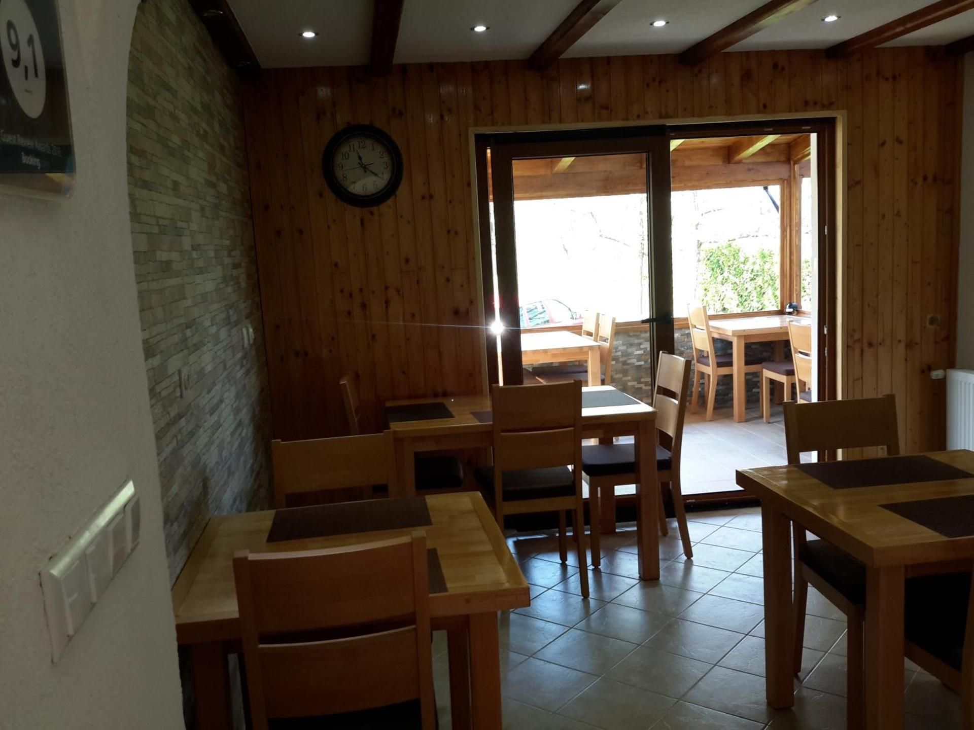 shared lounge/tv area