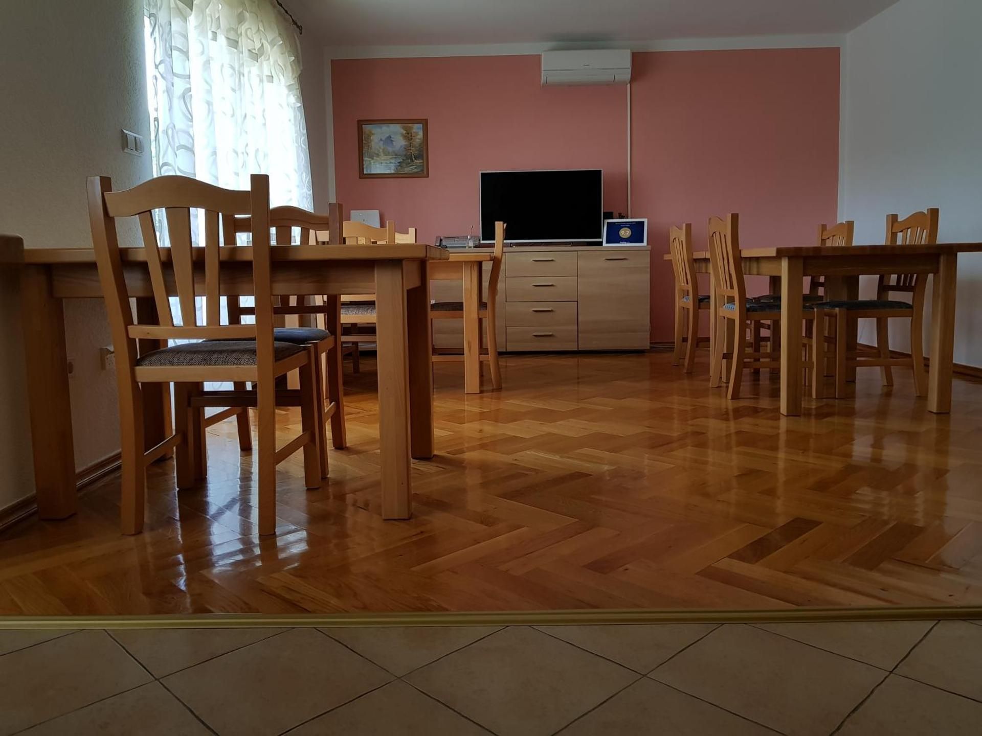 shared lounge/tv area