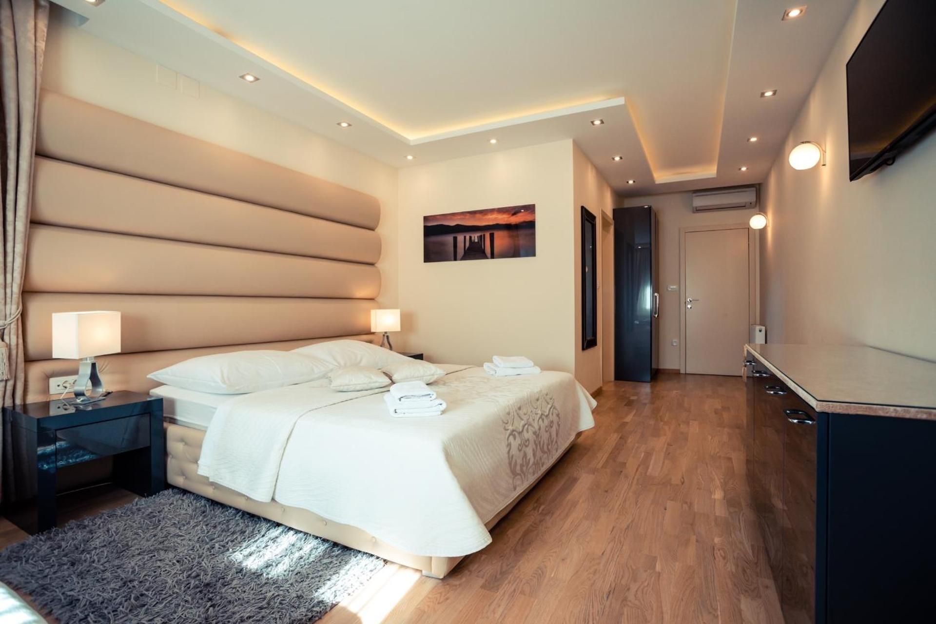 Double Room with Sofa Bed (3 People)