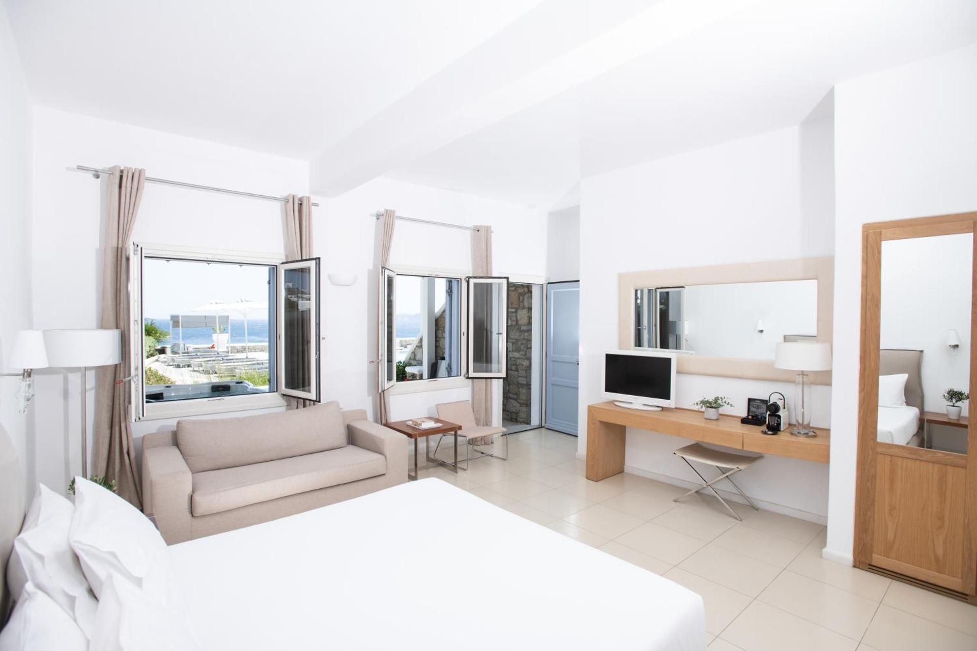 Deluxe Suite with Sea View and Outdoor Hot Tub