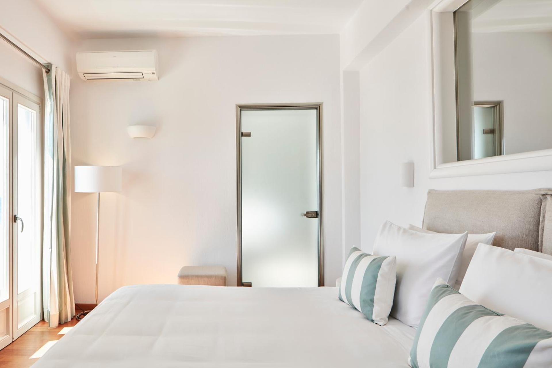 Signature Suite with Sea View and Outdoor Hot Tub