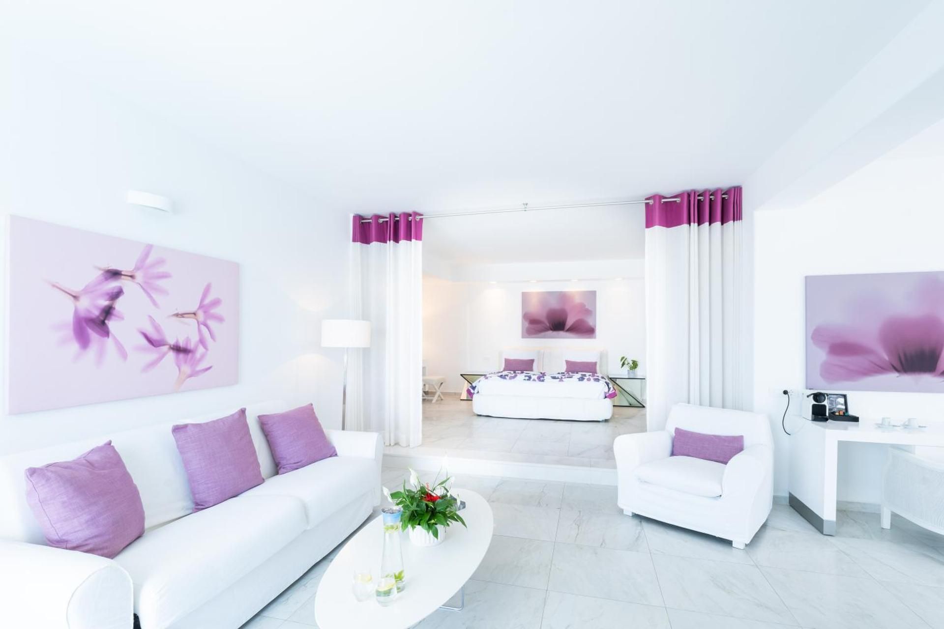 De.Light Suite with Private Pool