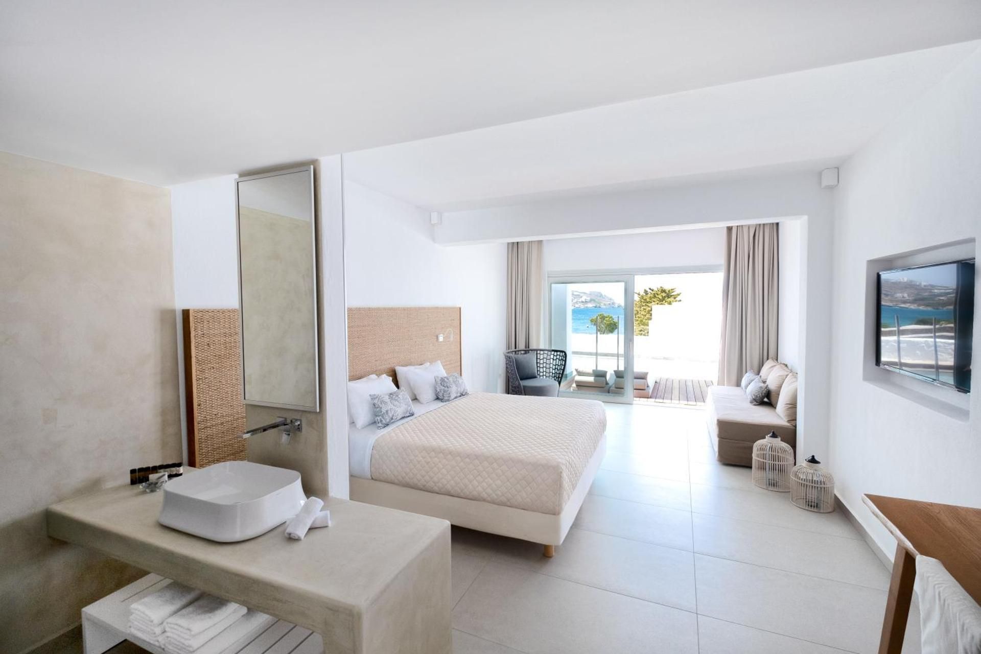 Deluxe Suite with Sea View & Shared Pool
